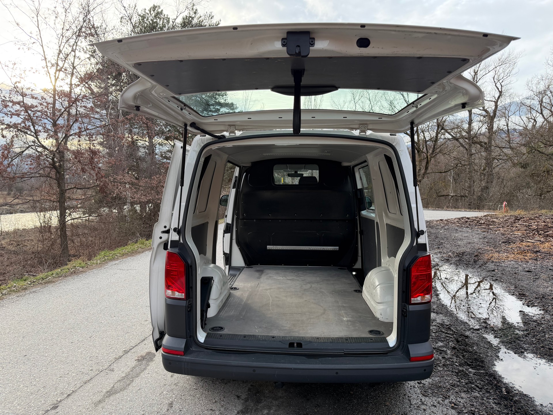 VW T6.1 2.0 TDI Entry-image-13