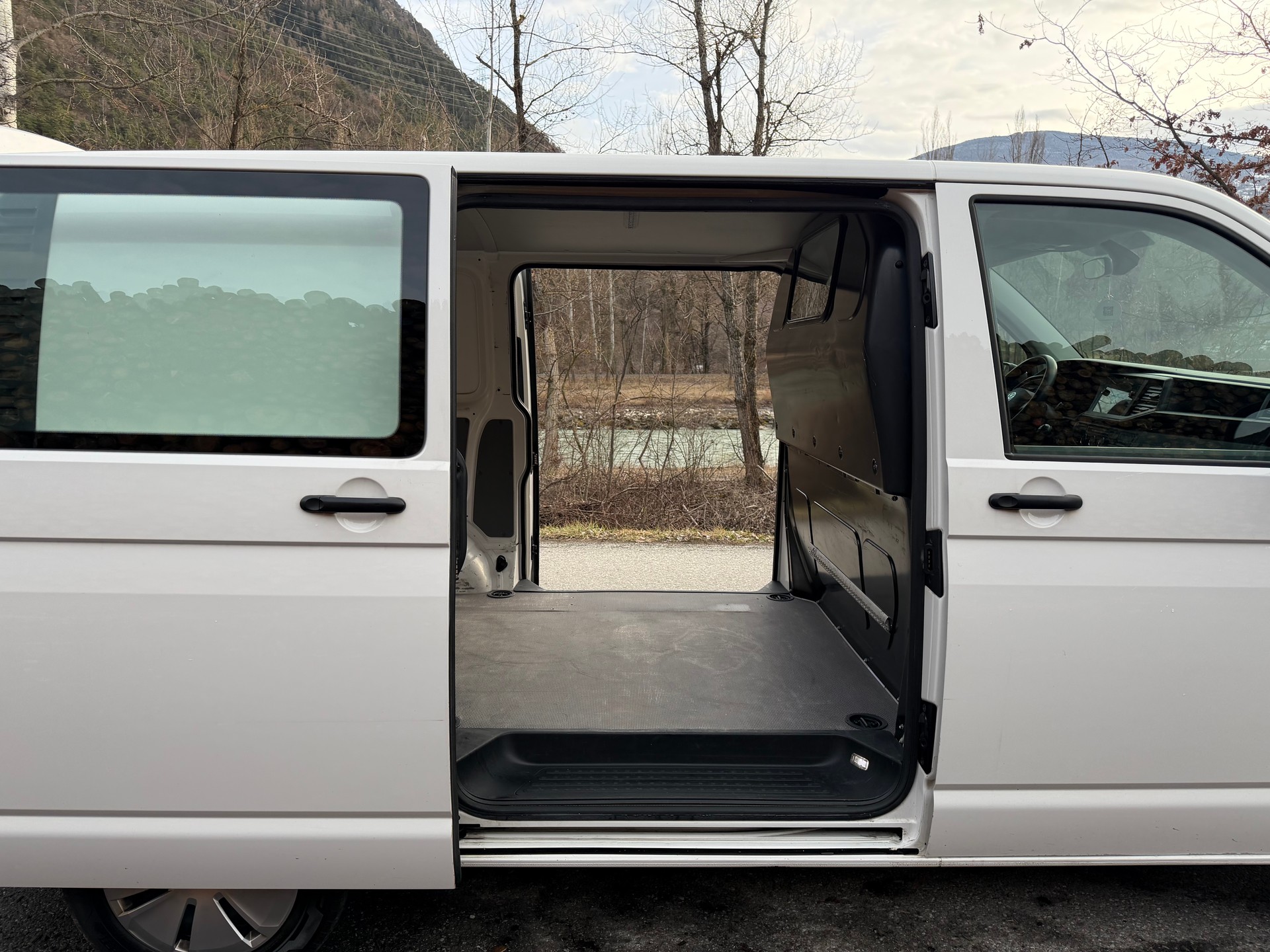 VW T6.1 2.0 TDI Entry-image-11