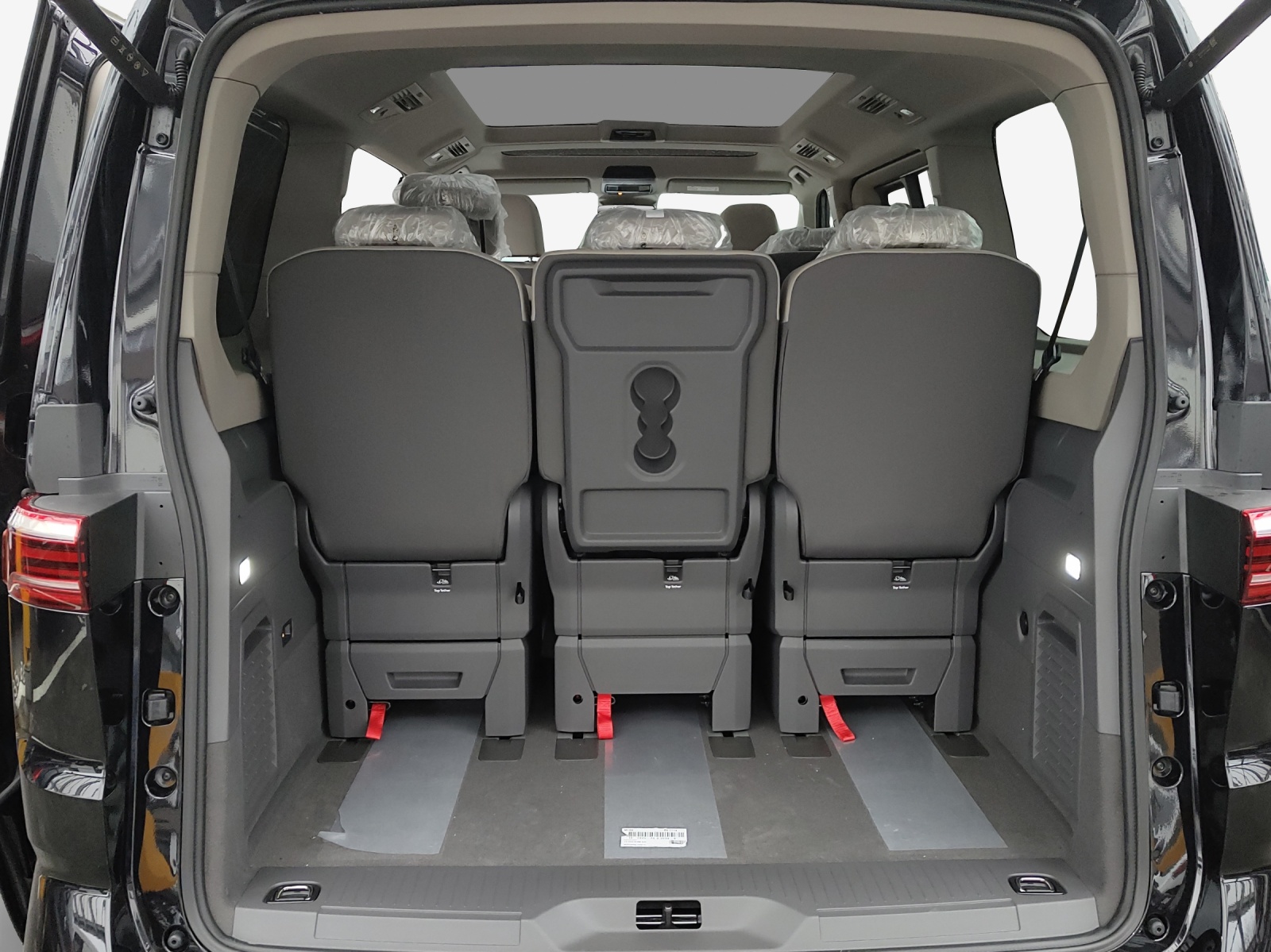 VW Multivan 2.0 TDI Liberty DSG Lang-image-13