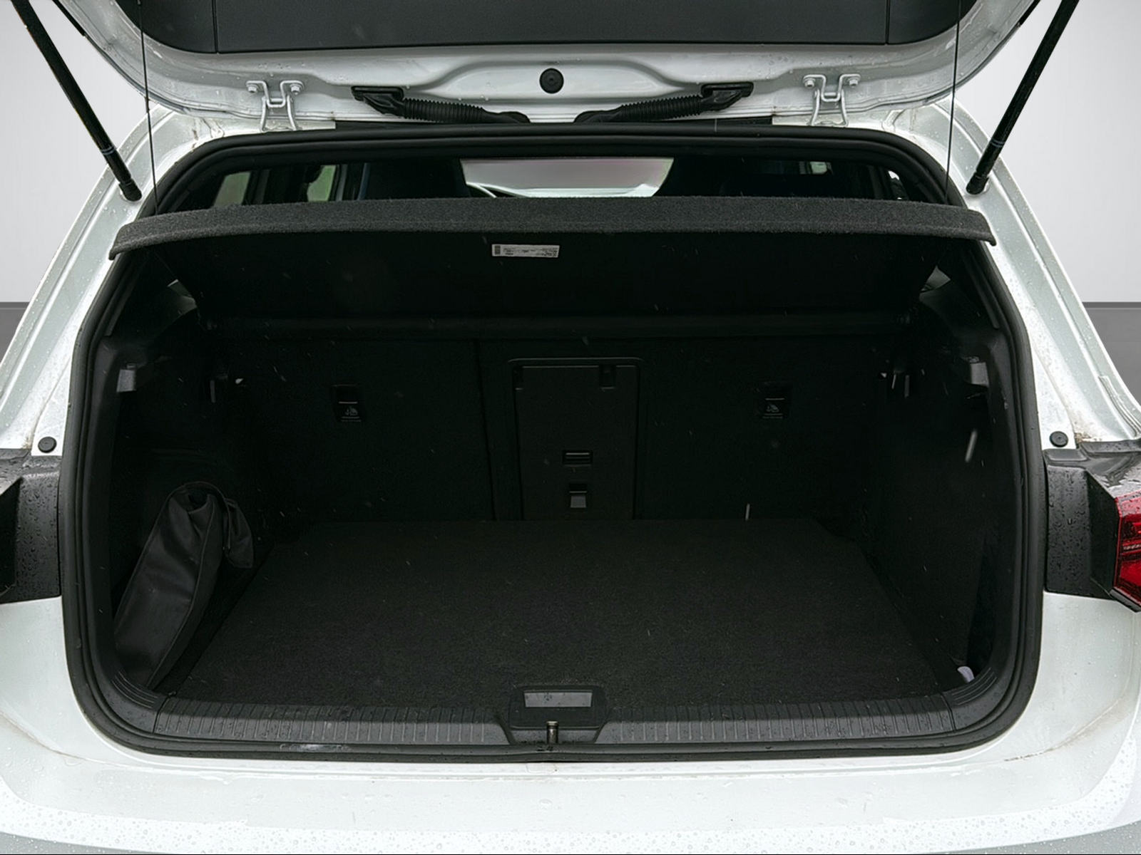 VW GOLF VIII 2.0 TSI R DSG 4MOTION-image-6