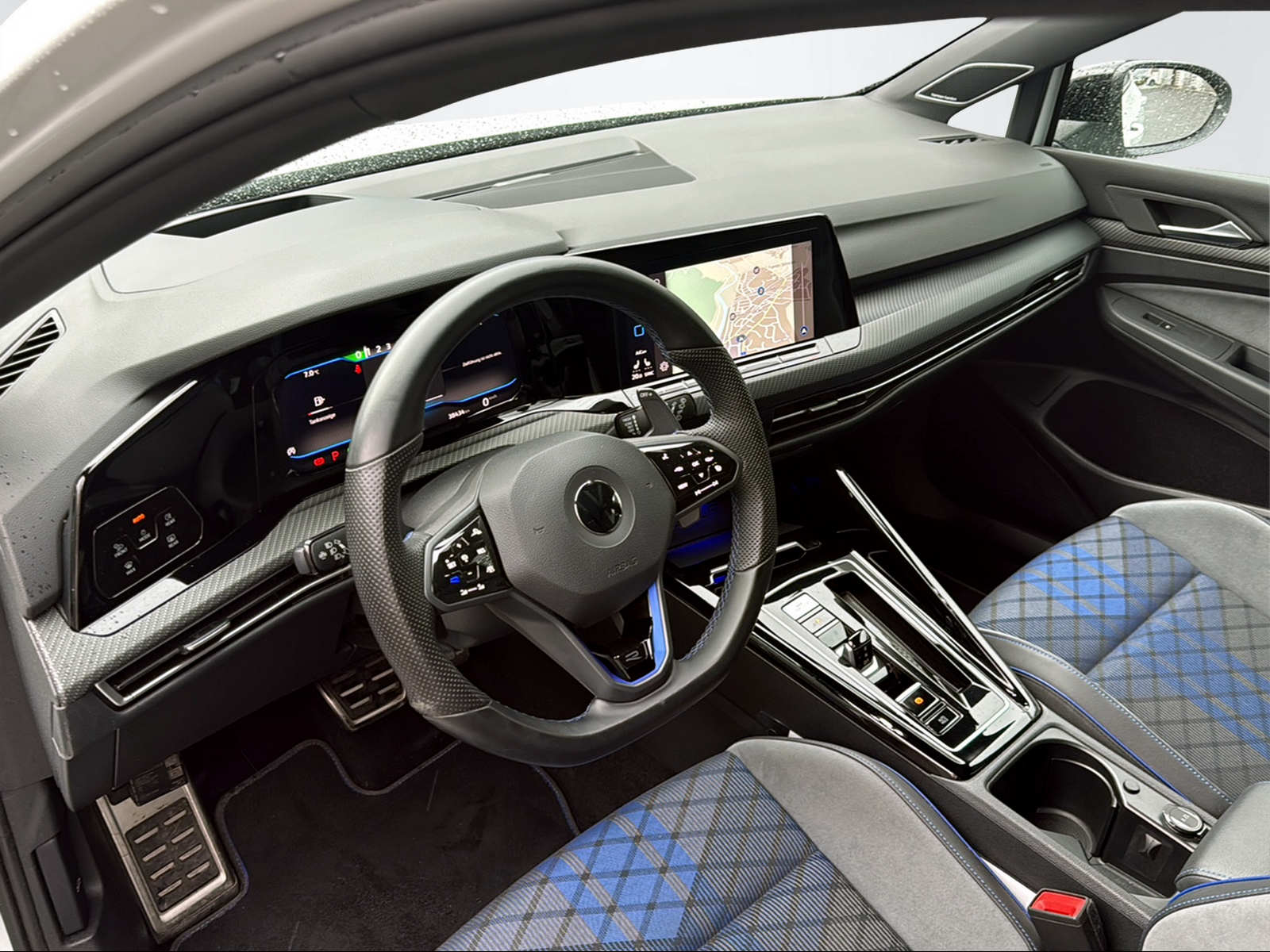 VW GOLF VIII 2.0 TSI R DSG 4MOTION-image-8