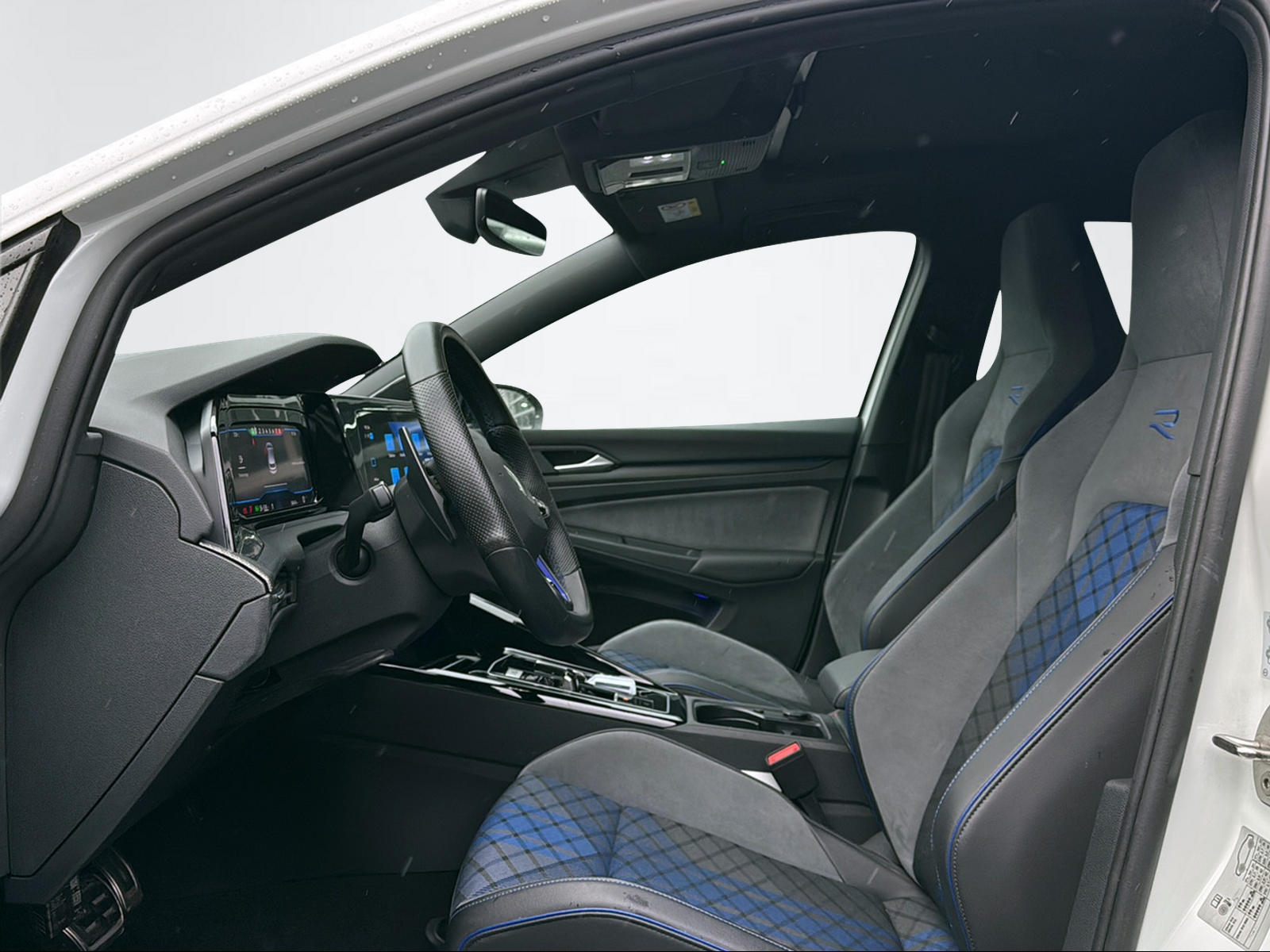 VW GOLF VIII 2.0 TSI R DSG 4MOTION-image-7