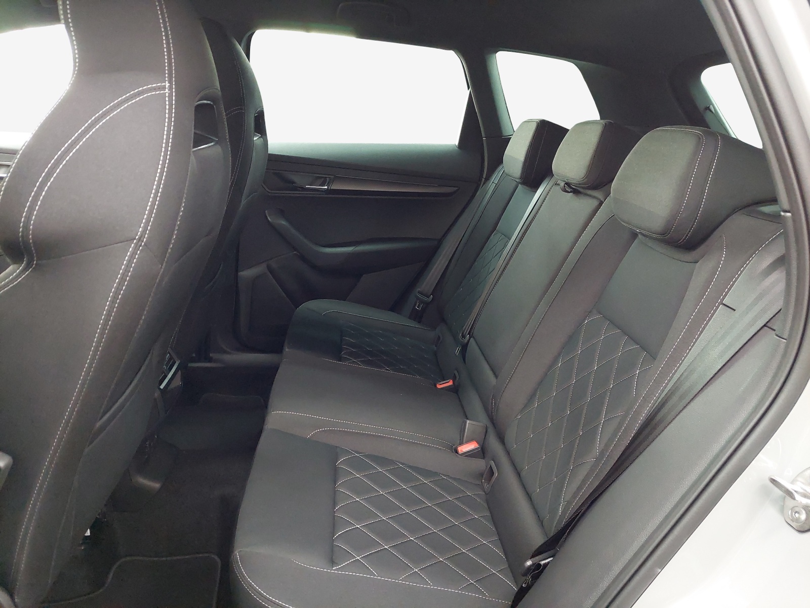 SKODA Karoq 2.0 TSI SportLine 4x4 DSG-image-11
