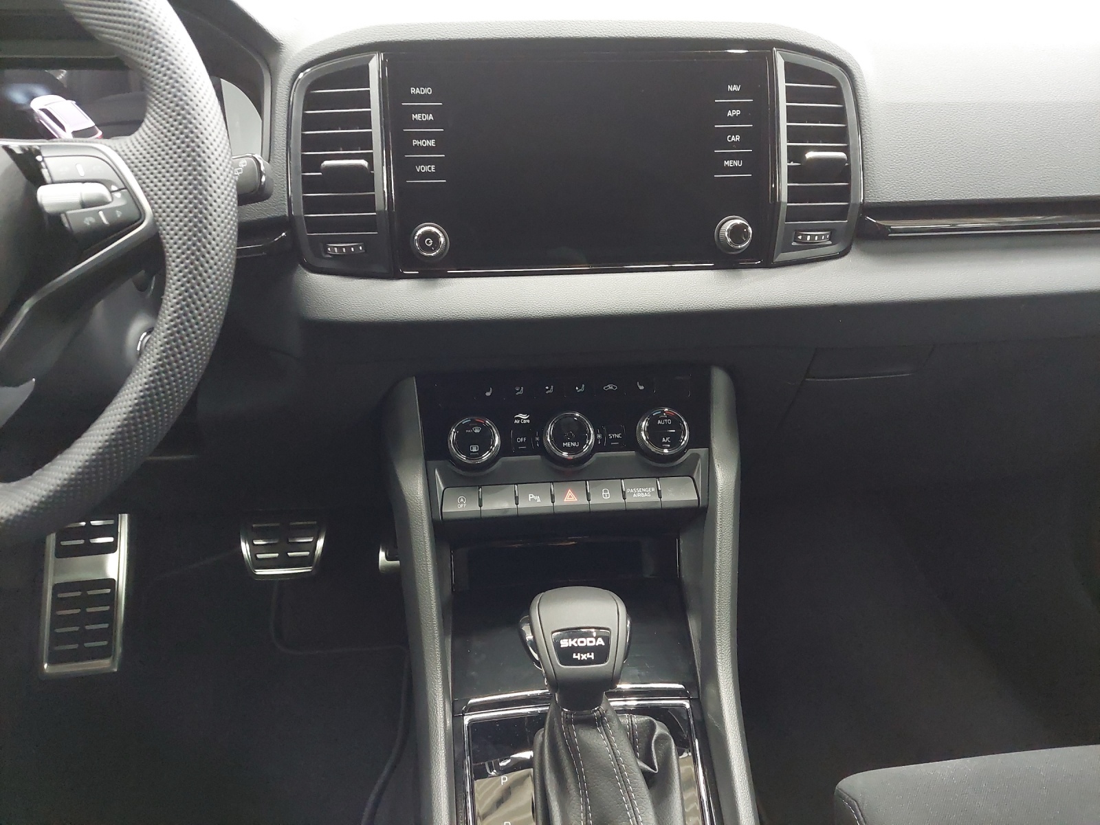 SKODA Karoq 2.0 TSI SportLine 4x4 DSG-image-10
