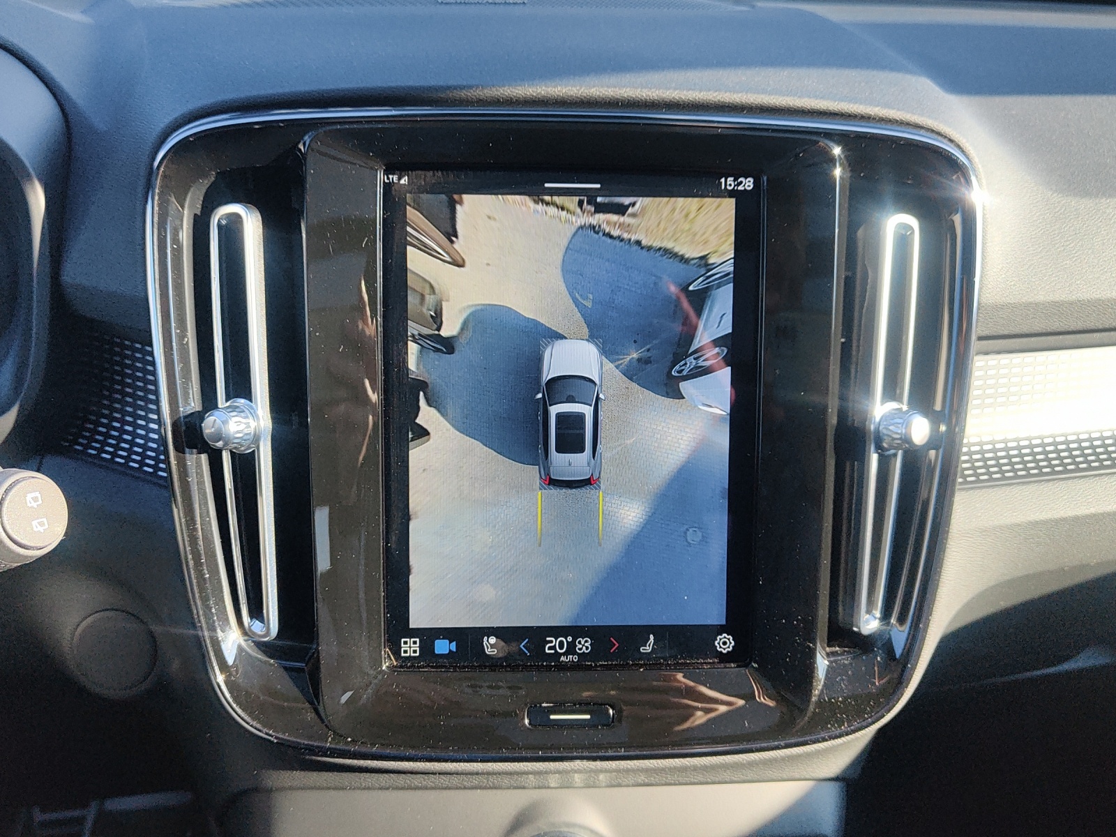 VOLVO XC40 P8 Twin Pro AWD-image-13