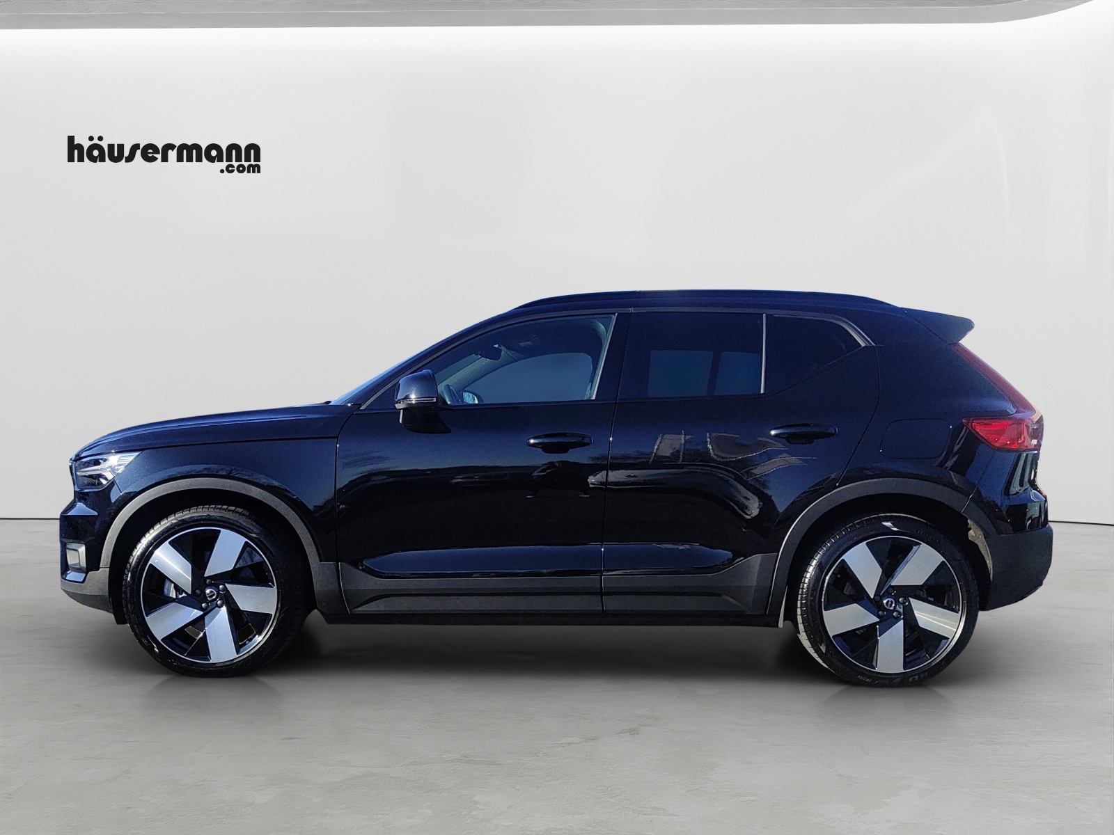 VOLVO XC40 P8 Twin Pro AWD-image-2
