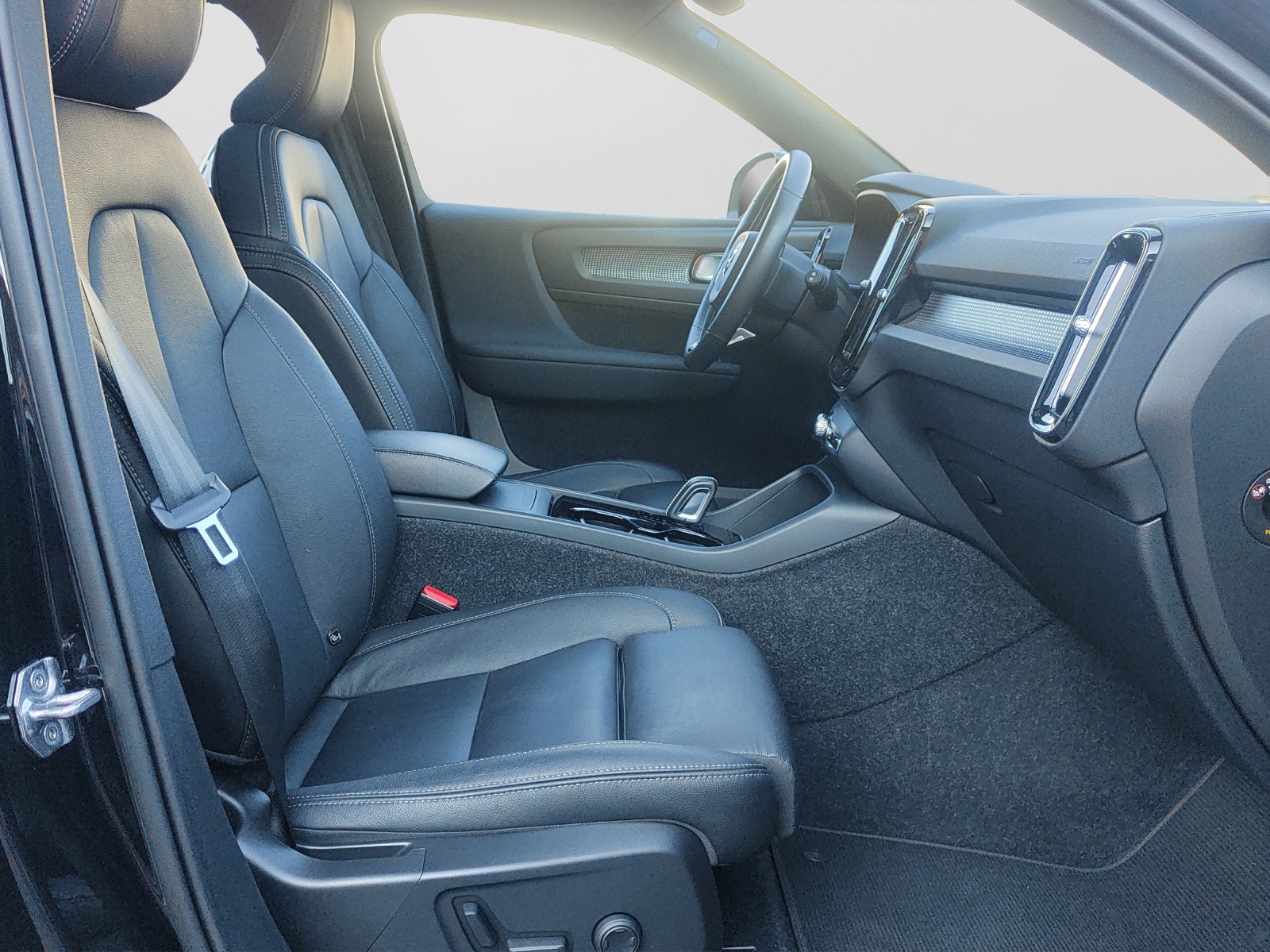 VOLVO XC40 P8 Twin Pro AWD-image-8