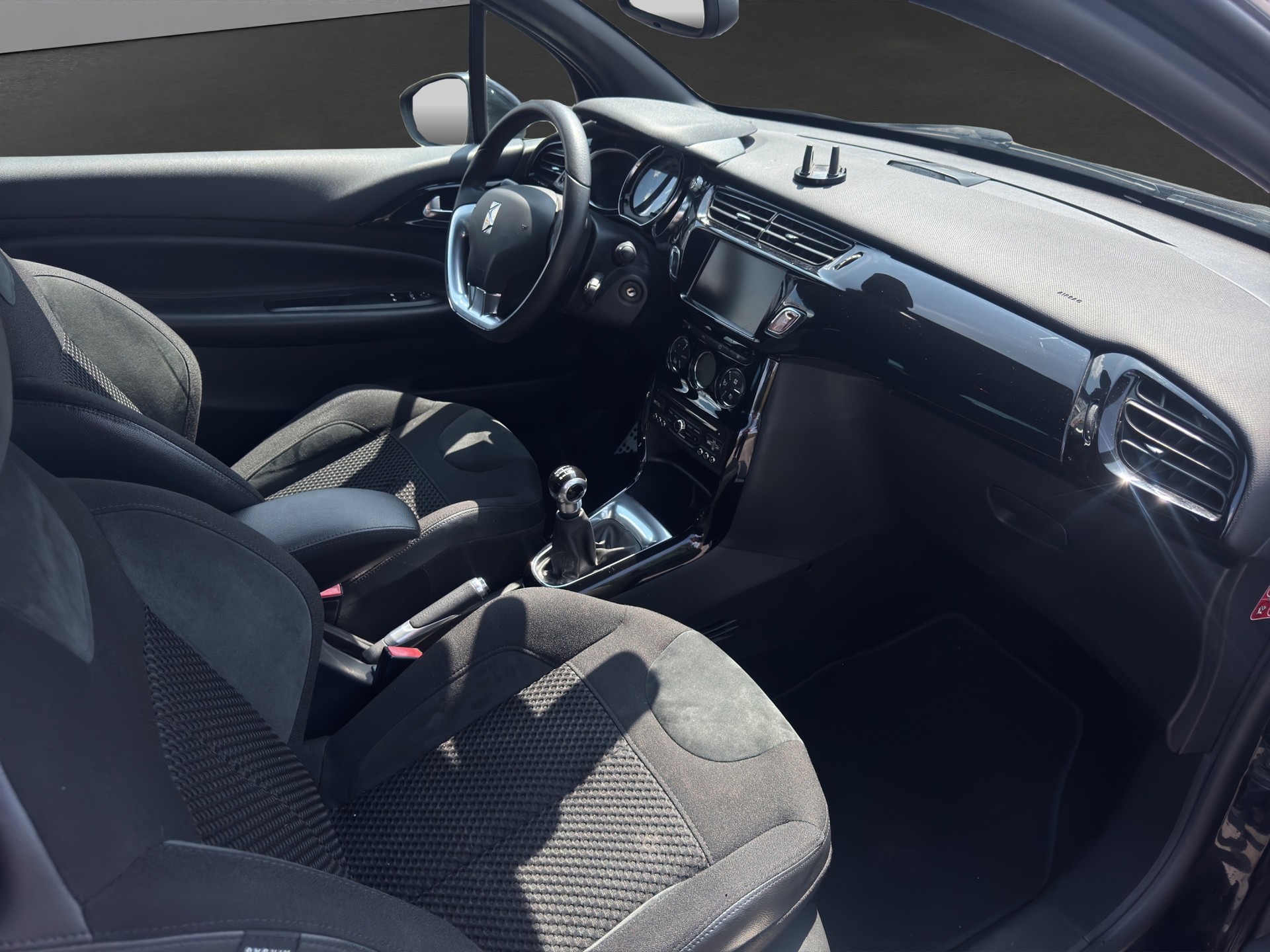 DS AUTOMOBILES DS3 1.6 VTi Ultra Prestige-image-10