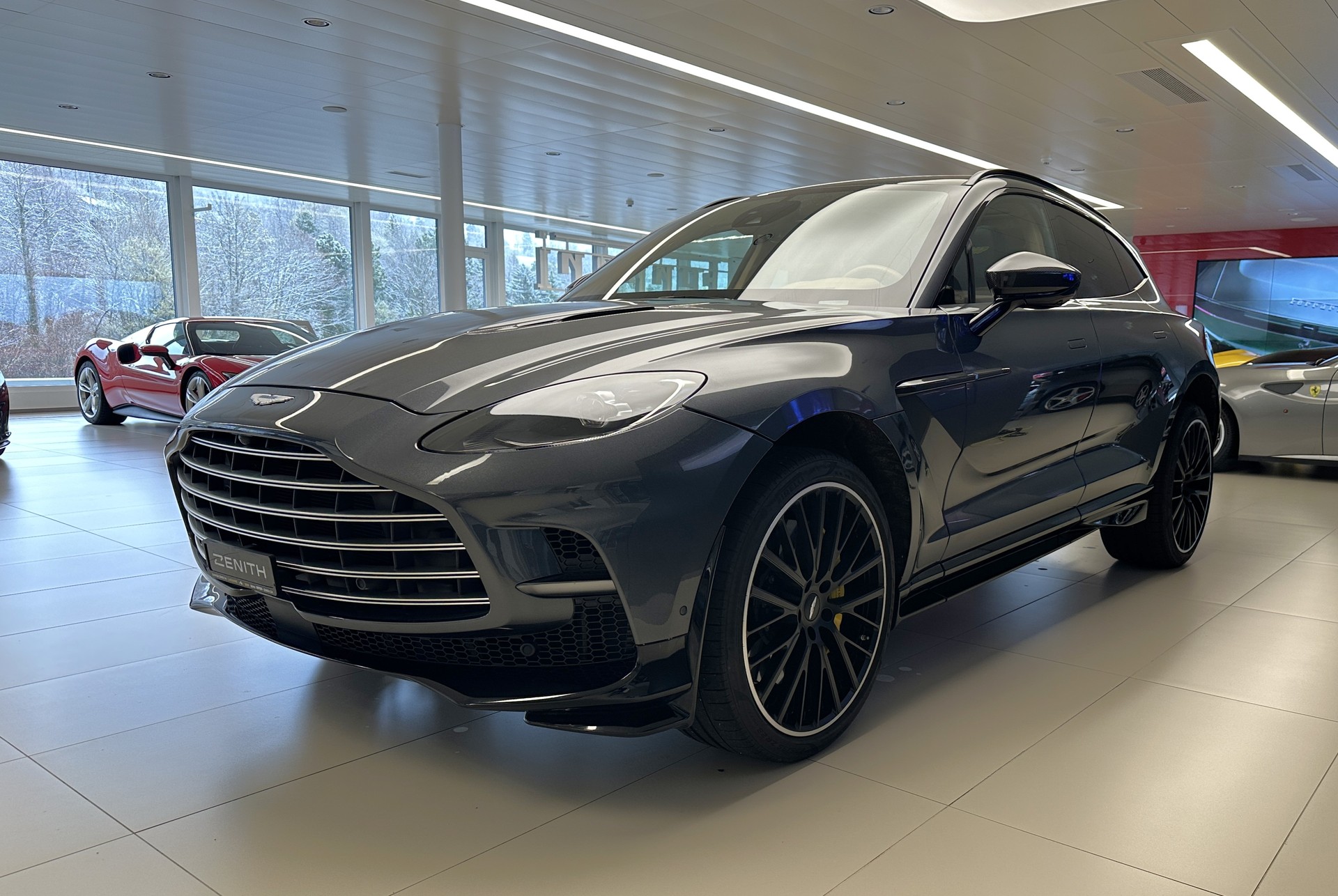 ASTON MARTIN DBX 707-image-0