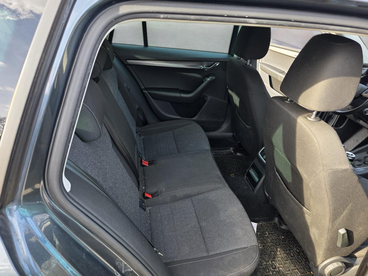 SKODA Octavia Combi 2.0 TSI Soleil 4x4 DSG-image-10