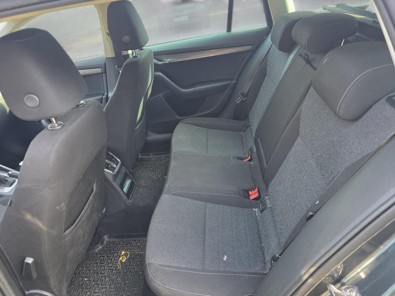SKODA Octavia Combi 2.0 TSI Soleil 4x4 DSG-image-12