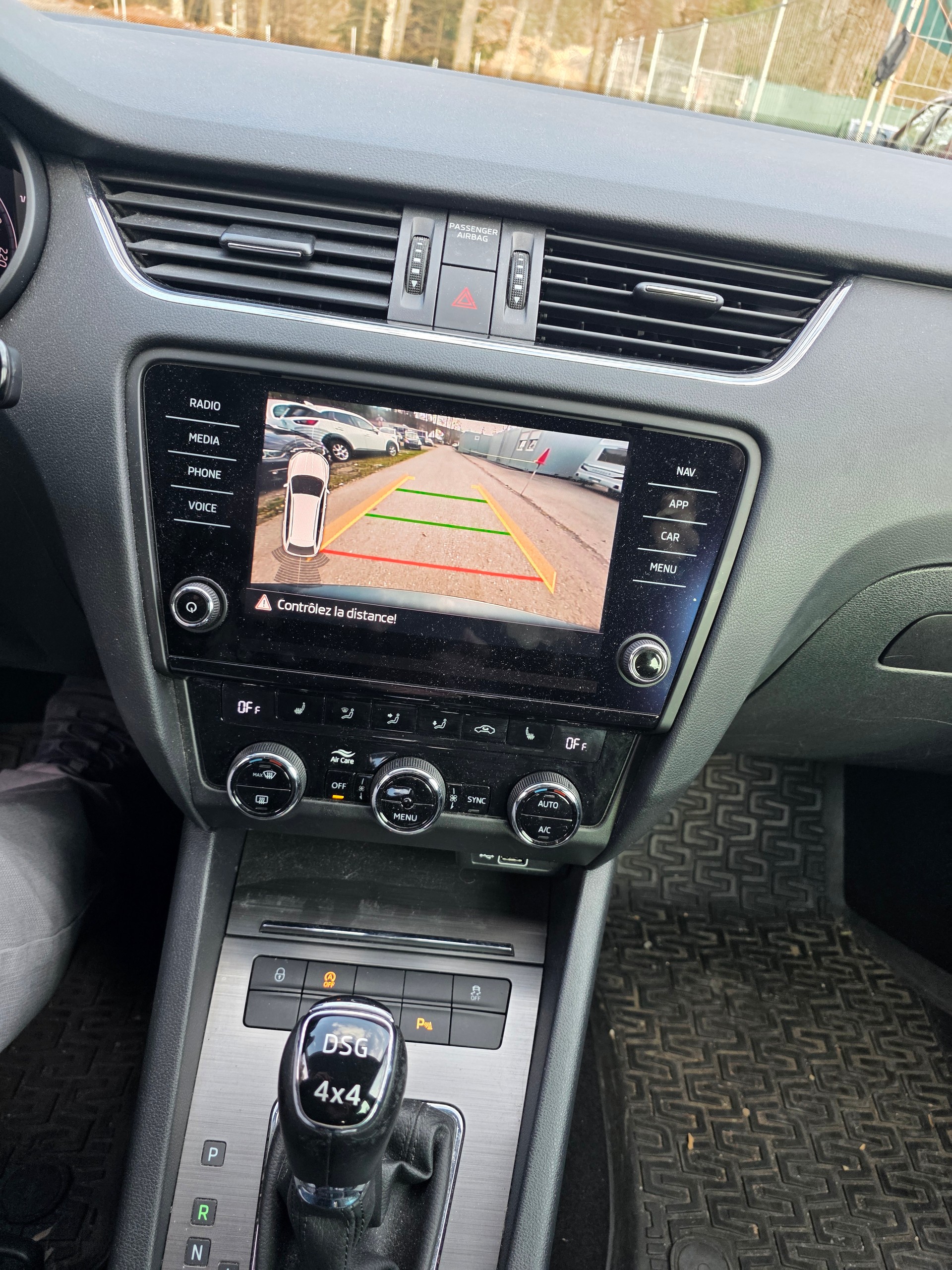 SKODA Octavia Combi 2.0 TSI Soleil 4x4 DSG-image-13