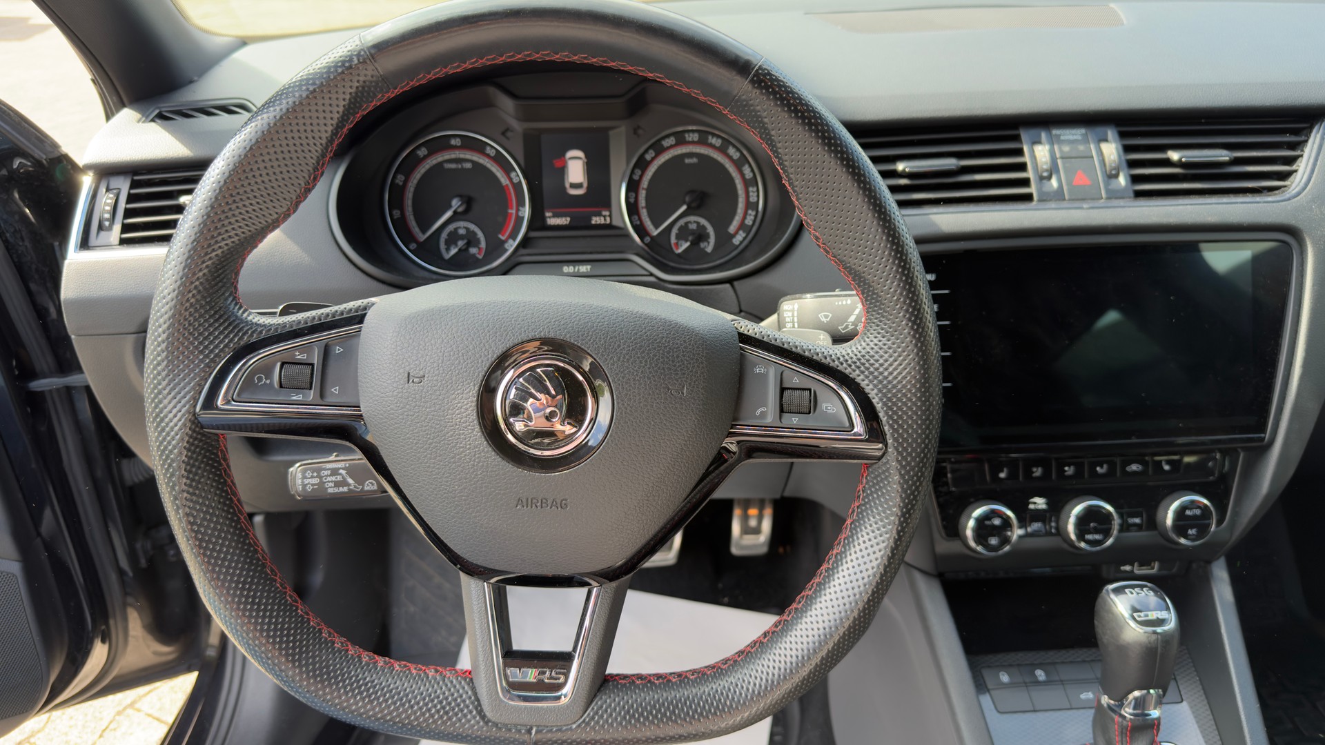 SKODA Octavia Combi 2.0 TSI RS DSG-image-9