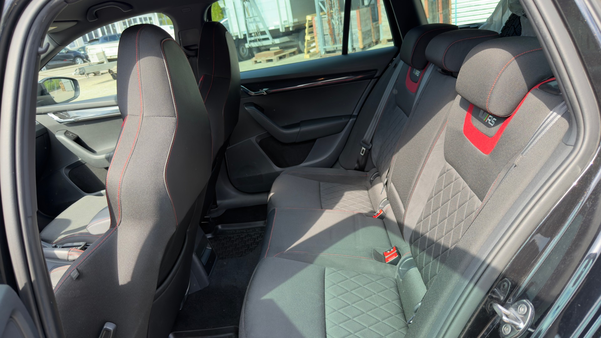 SKODA Octavia Combi 2.0 TSI RS DSG-image-14