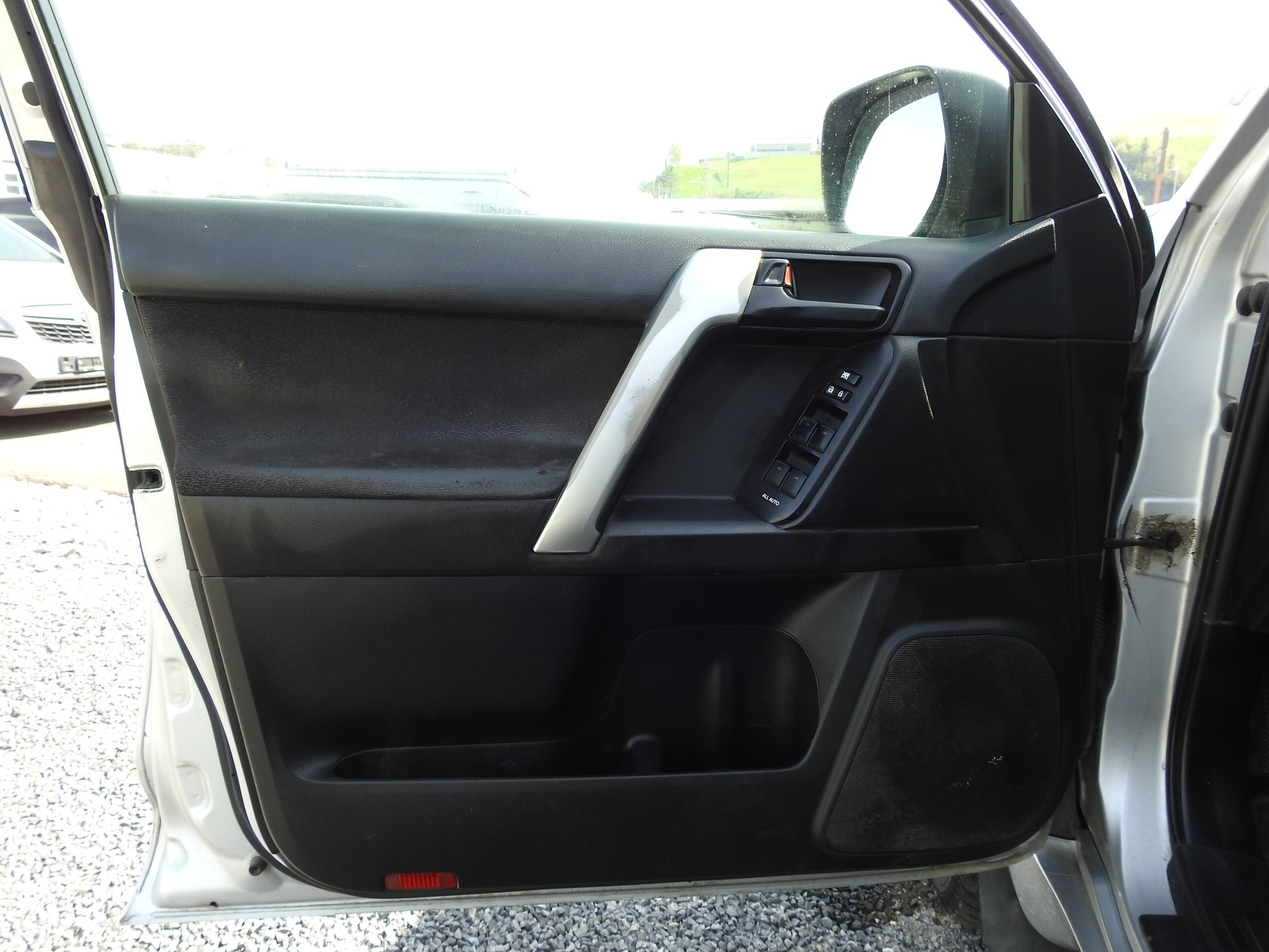TOYOTA Land Cruiser 3.0 TD Sol-image-9