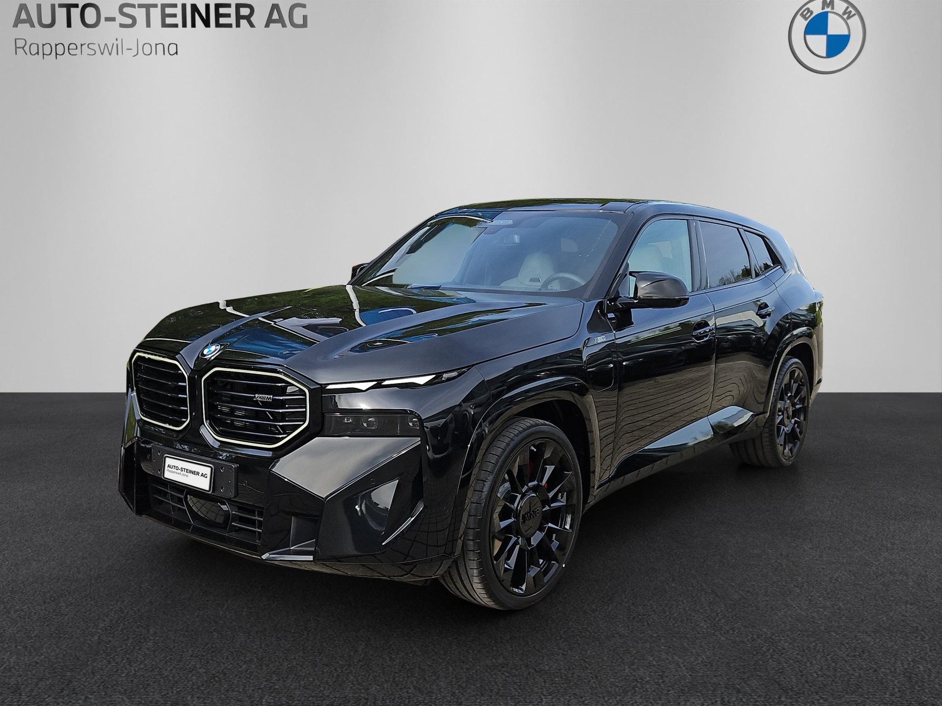 BMW XM 50e Plug-in Hybrid-image-0