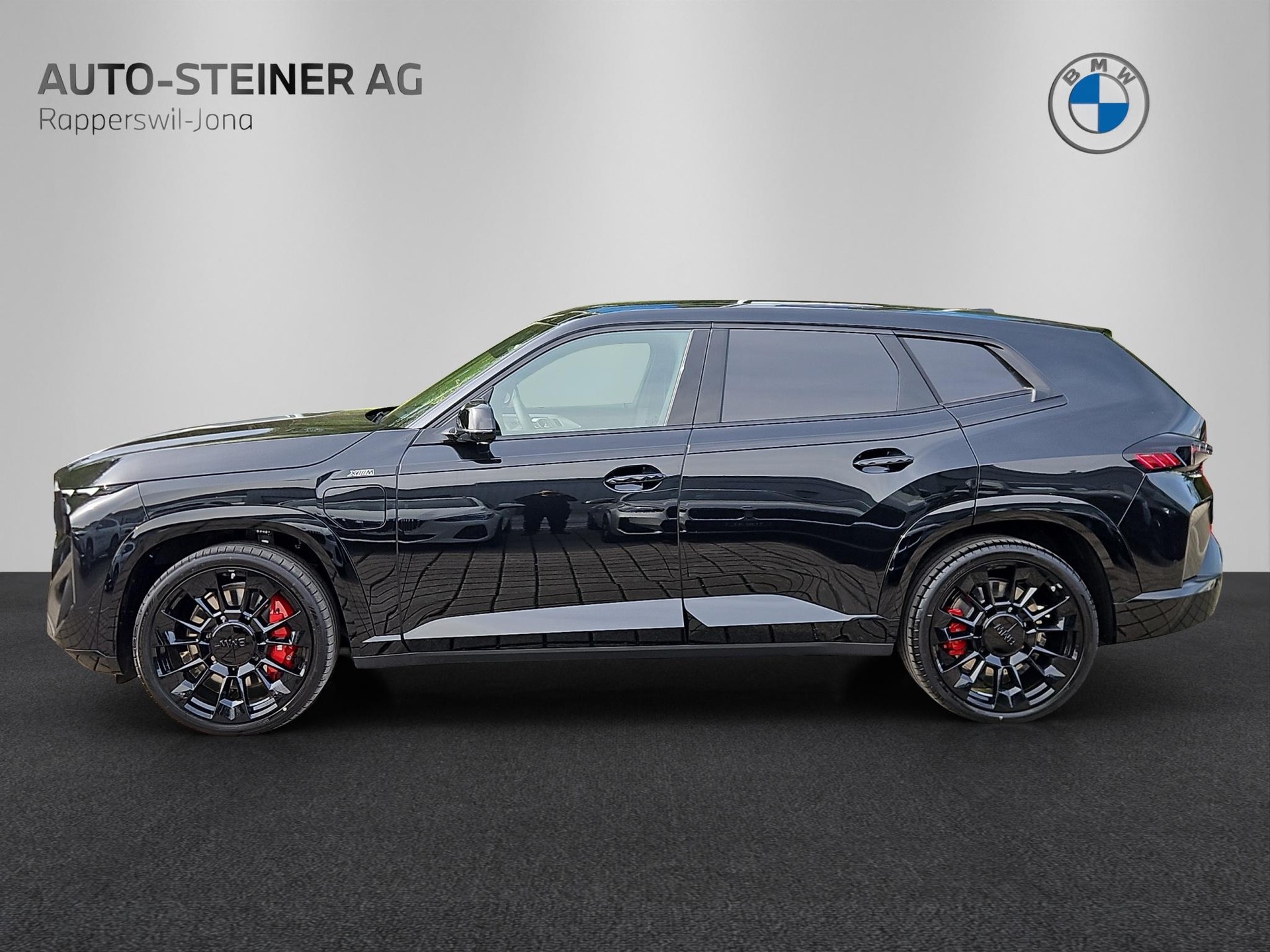 BMW XM 50e Plug-in Hybrid-image-1