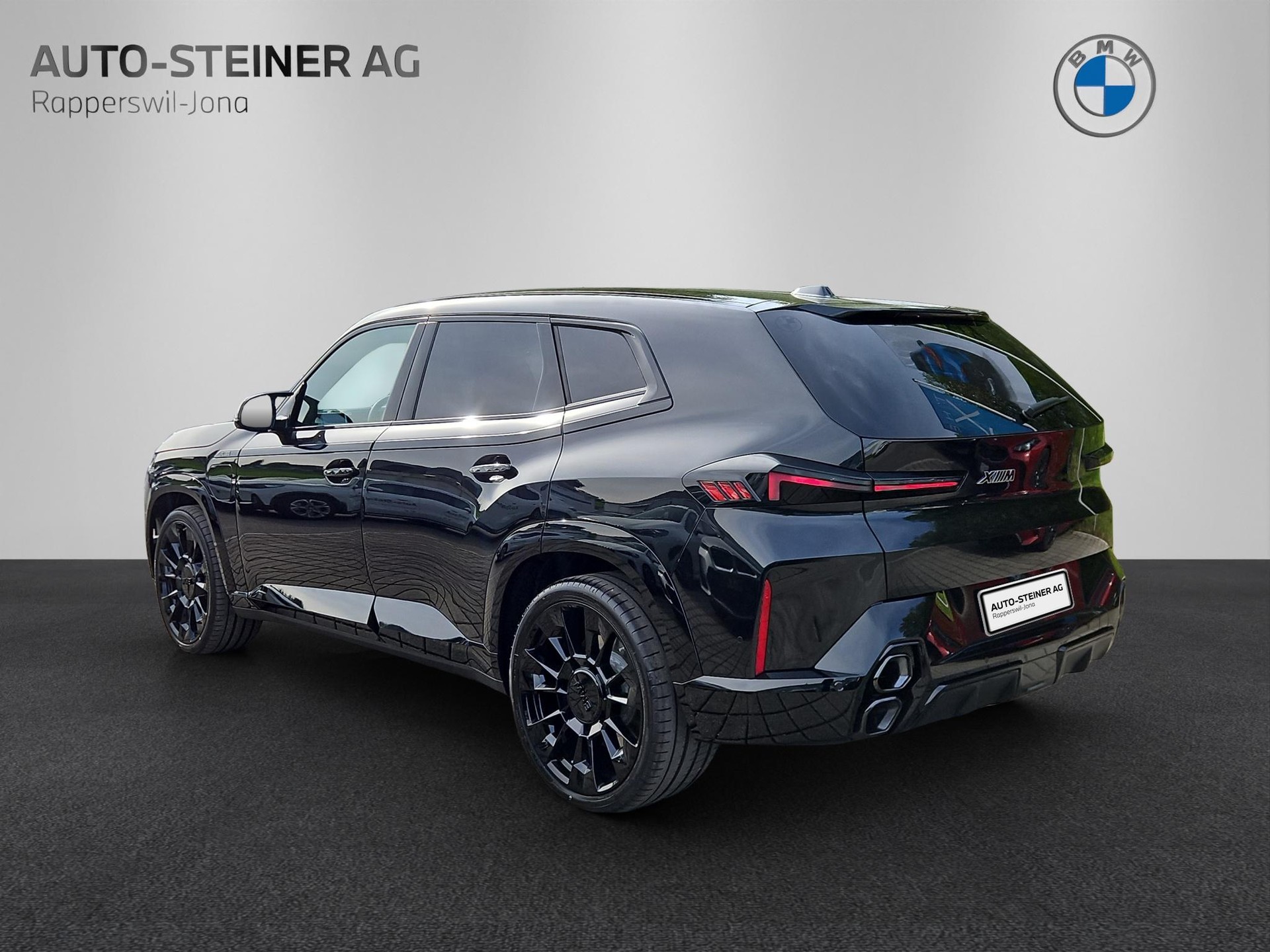 BMW XM 50e Plug-in Hybrid-image-2