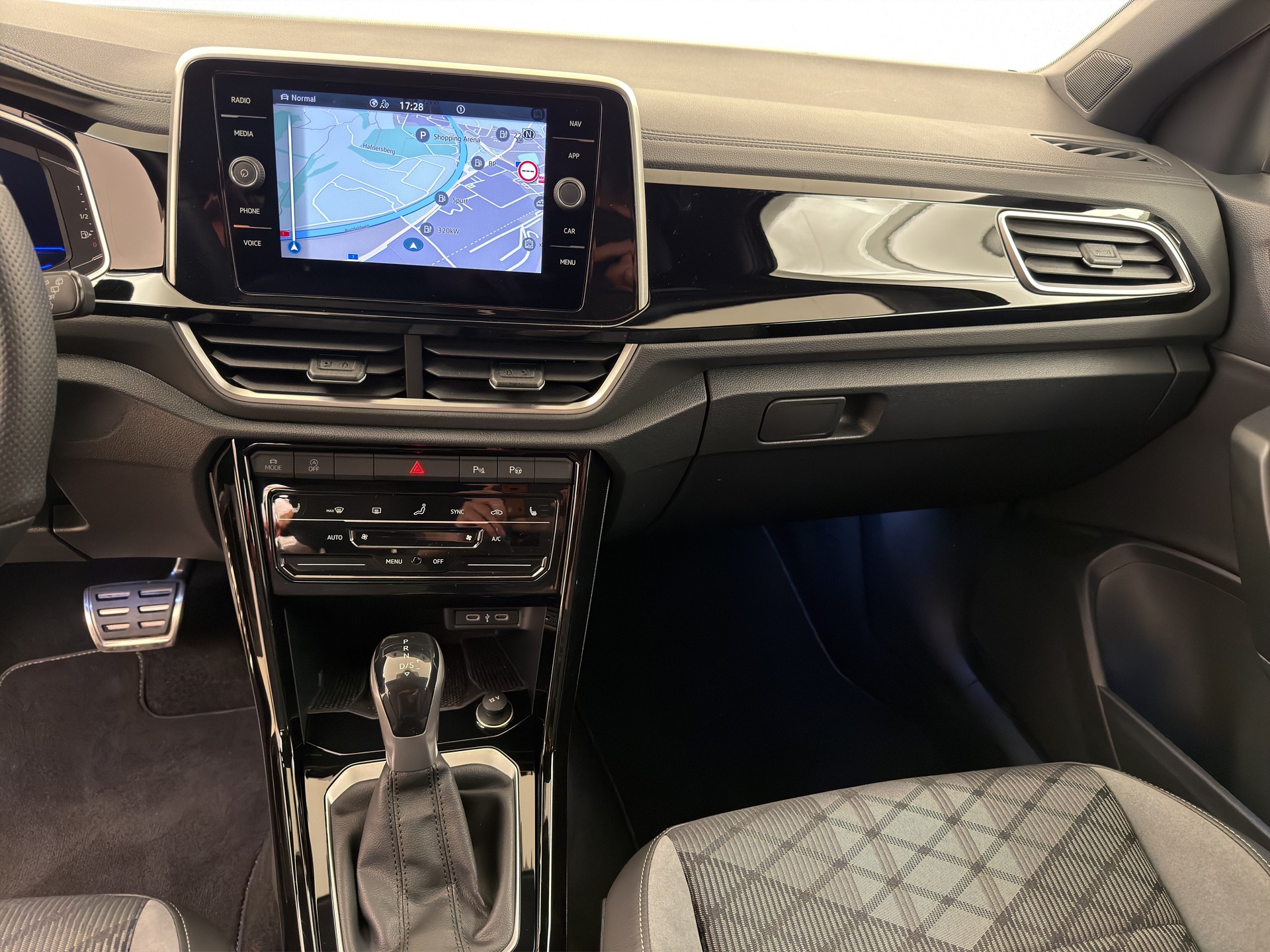 VW T-Roc 1.5 TSI R-Line DSG-image-9