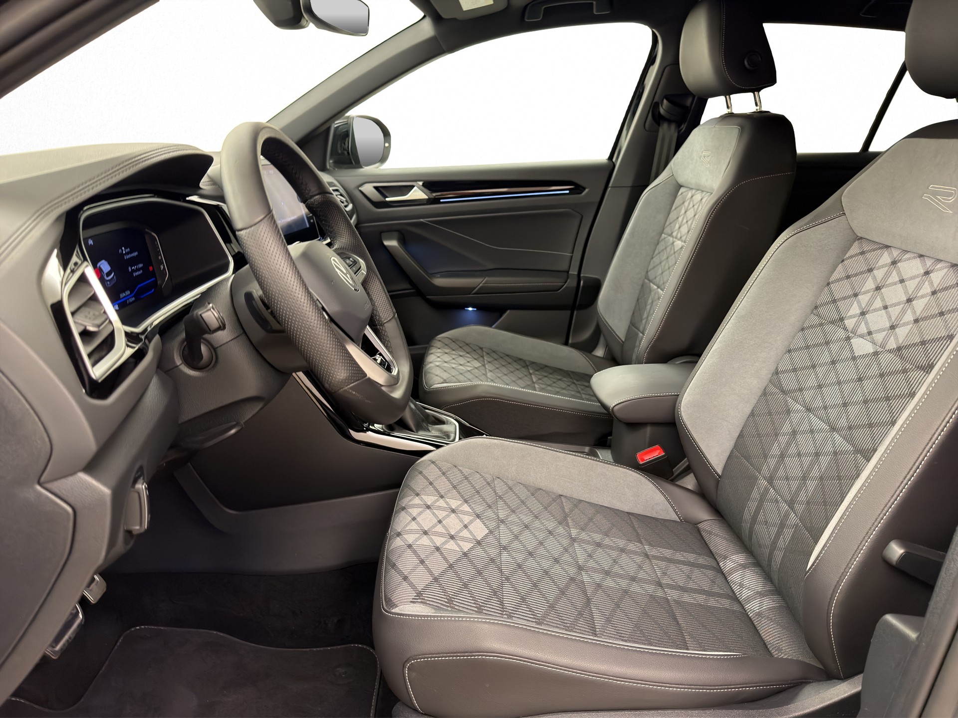 VW T-Roc 1.5 TSI R-Line DSG-image-5