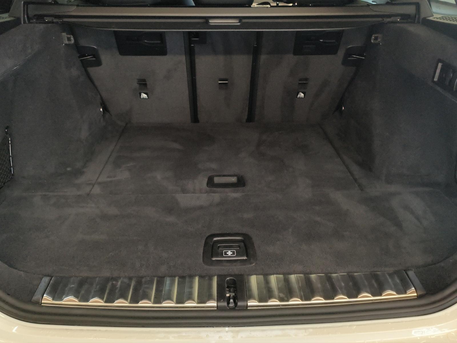 BMW 320d xDrive SAG Touring-image-13