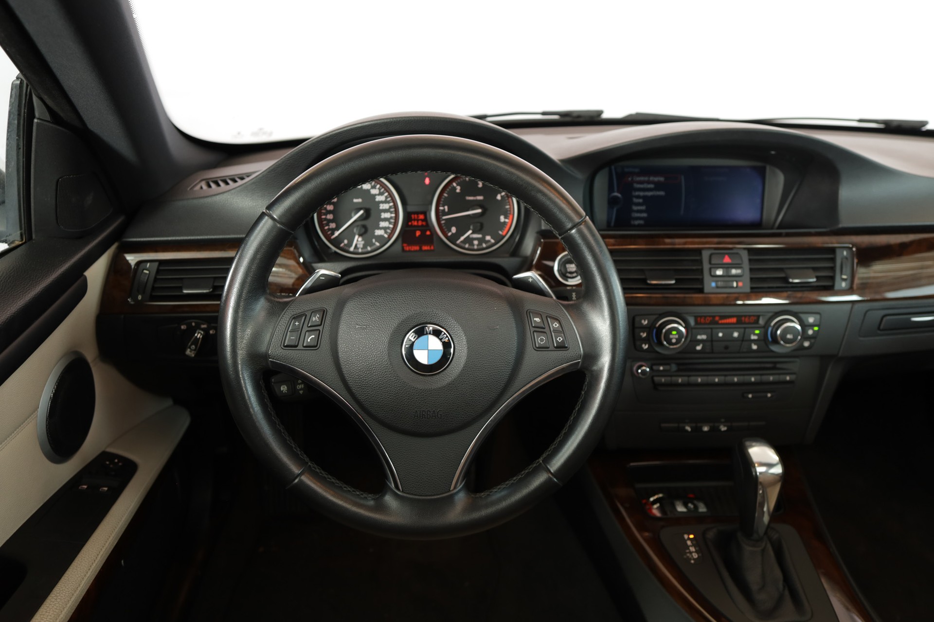 BMW 330d xDrive Coupé Steptronic-image-12