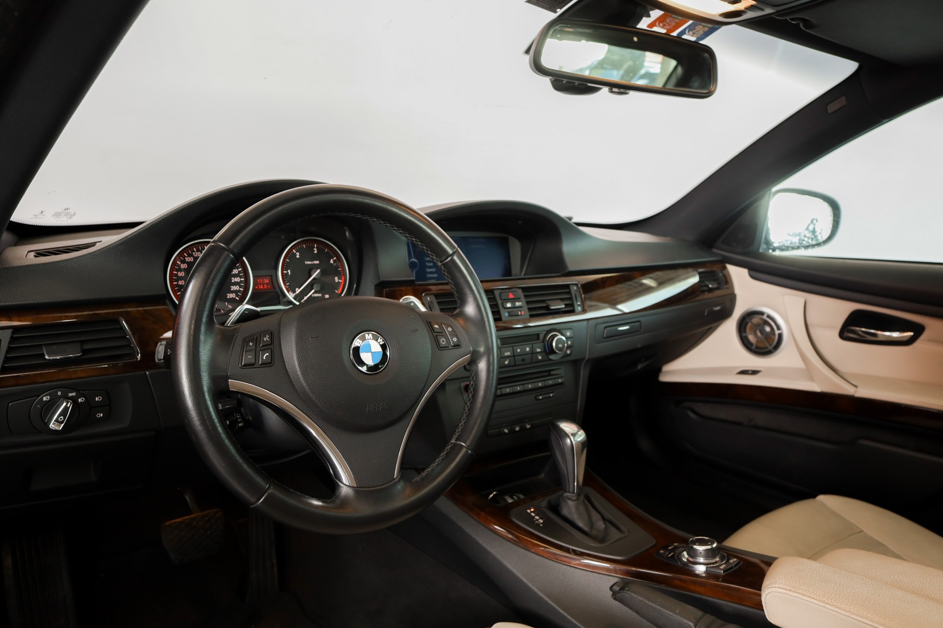 BMW 330d xDrive Coupé Steptronic-image-2