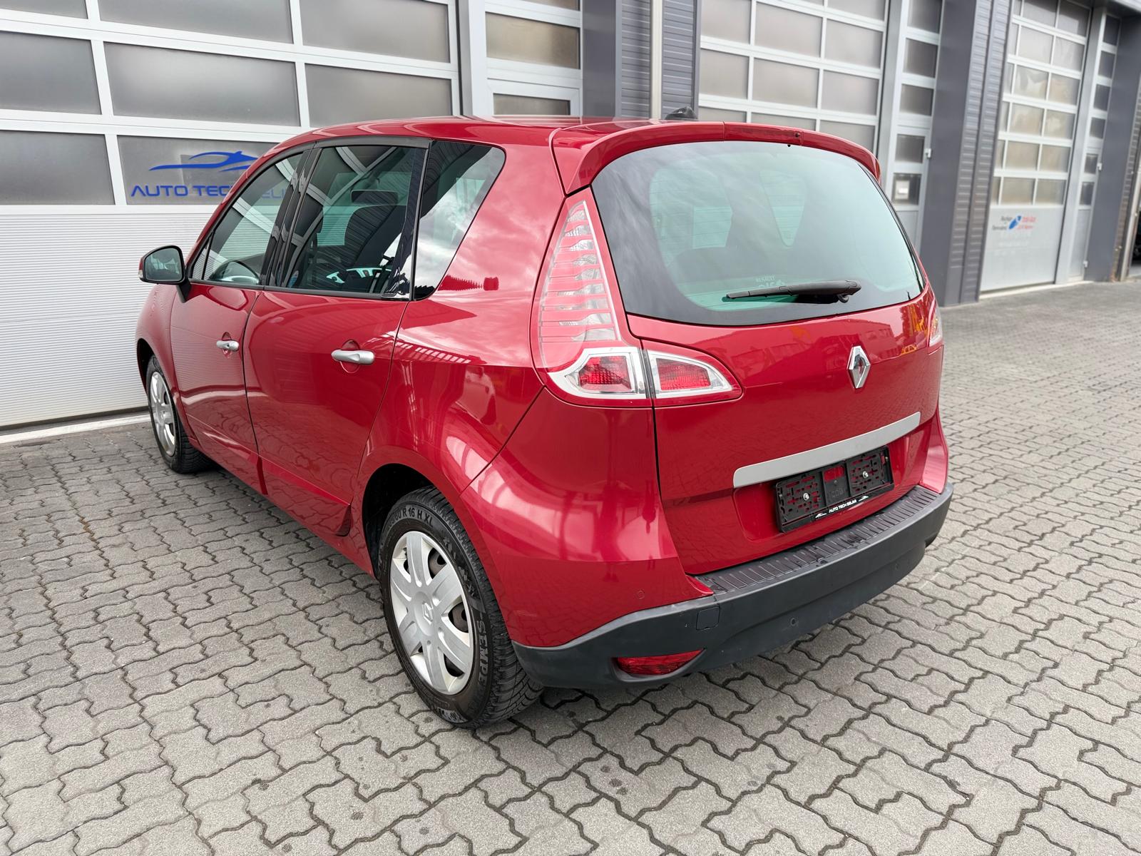 RENAULT Scénic 2.0 16V Dynamique X-Tronic CVT-image-6