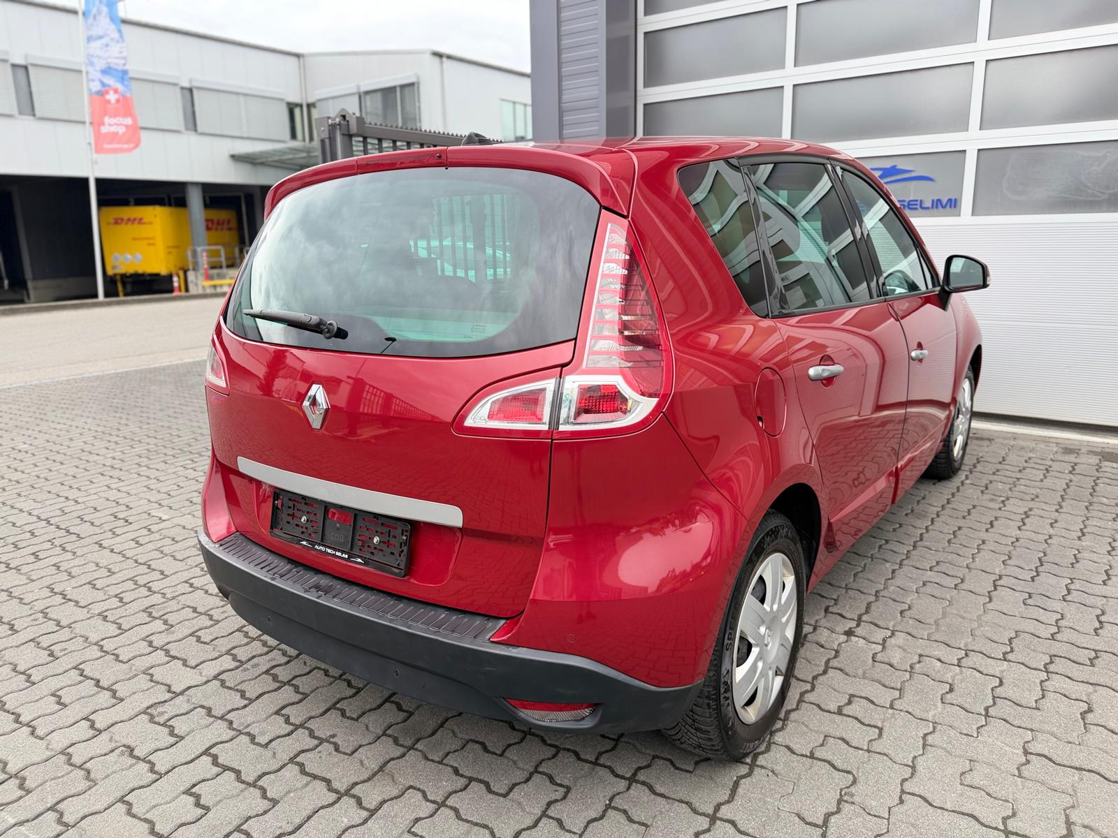 RENAULT Scénic 2.0 16V Dynamique X-Tronic CVT-image-4