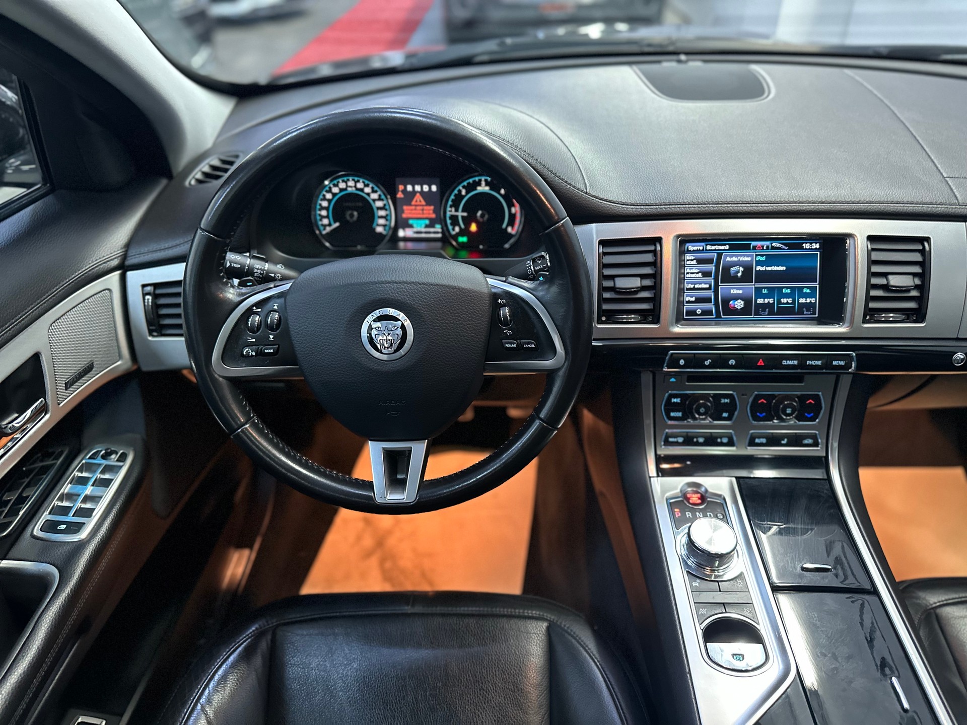JAGUAR XF Sportbrake 3.0d S V6 Premium Luxury-image-12