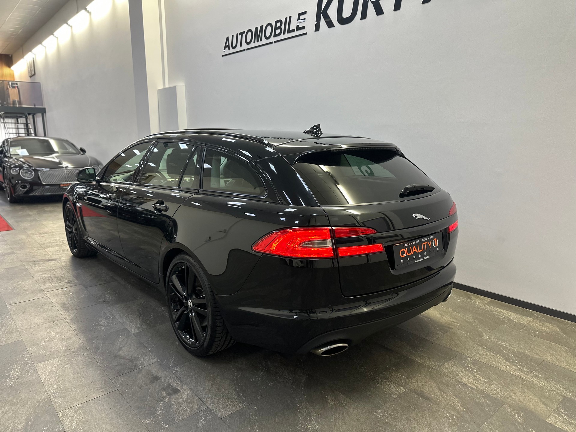 JAGUAR XF Sportbrake 3.0d S V6 Premium Luxury-showroom-element-3