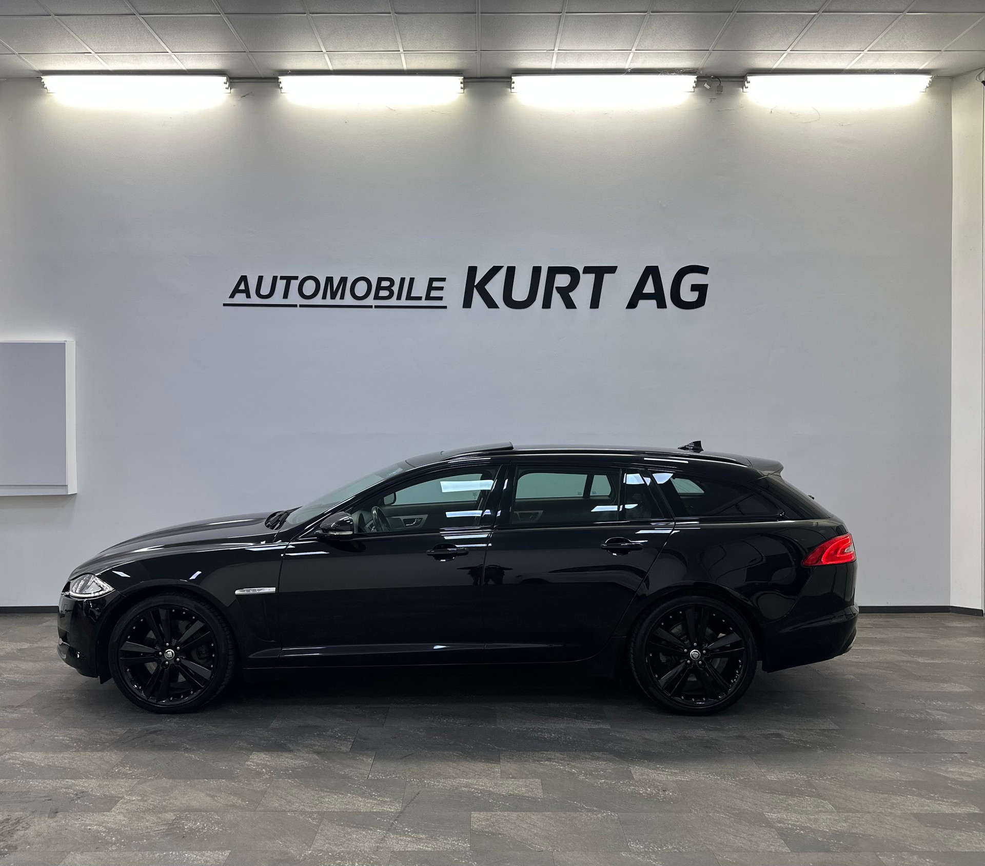 JAGUAR XF Sportbrake 3.0d S V6 Premium Luxury-showroom-element-2