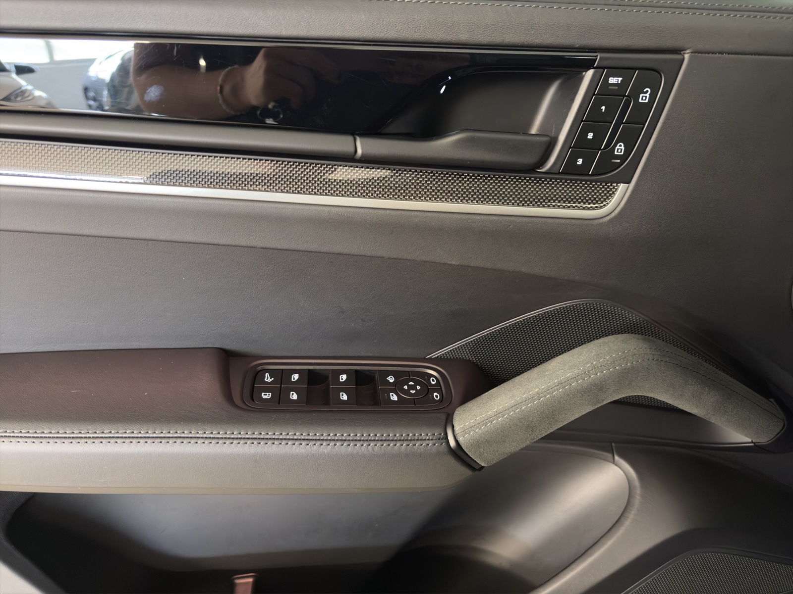 PORSCHE CayenneCoupé E-Hybrid Tip-image-8