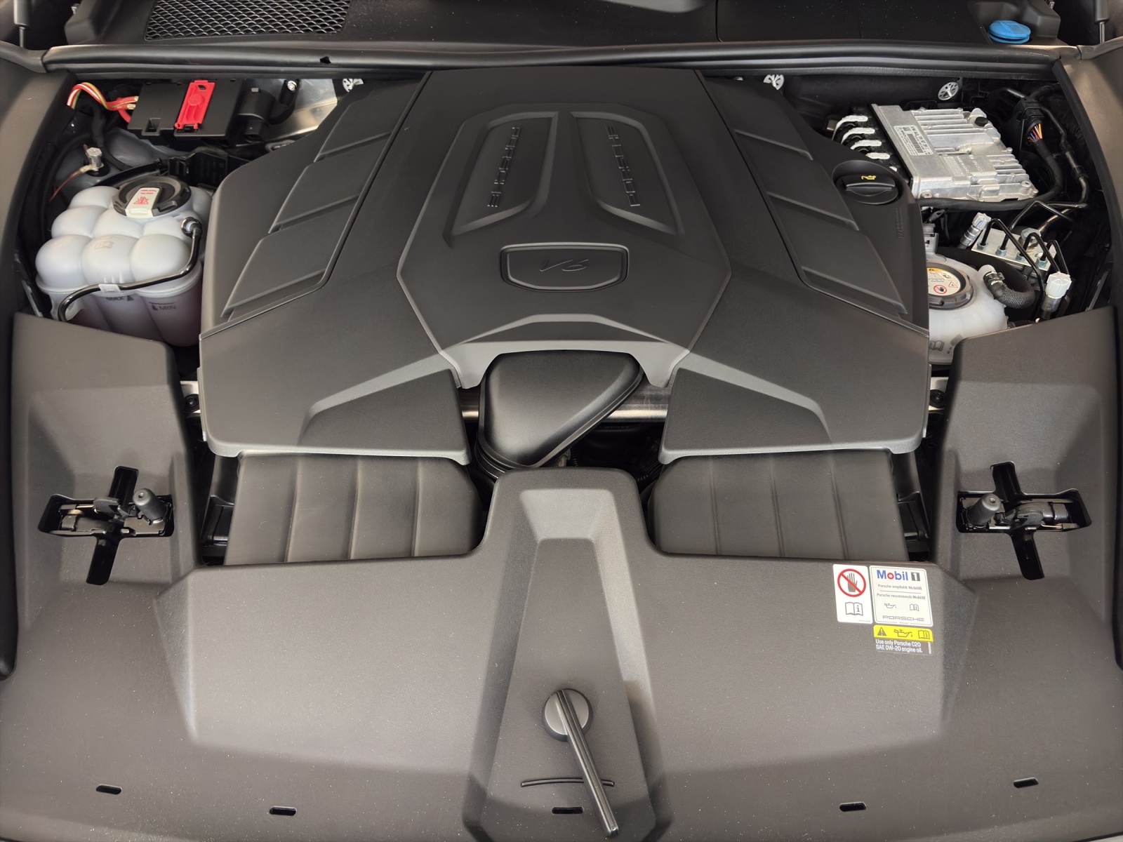 PORSCHE CayenneCoupé E-Hybrid Tip-image-20