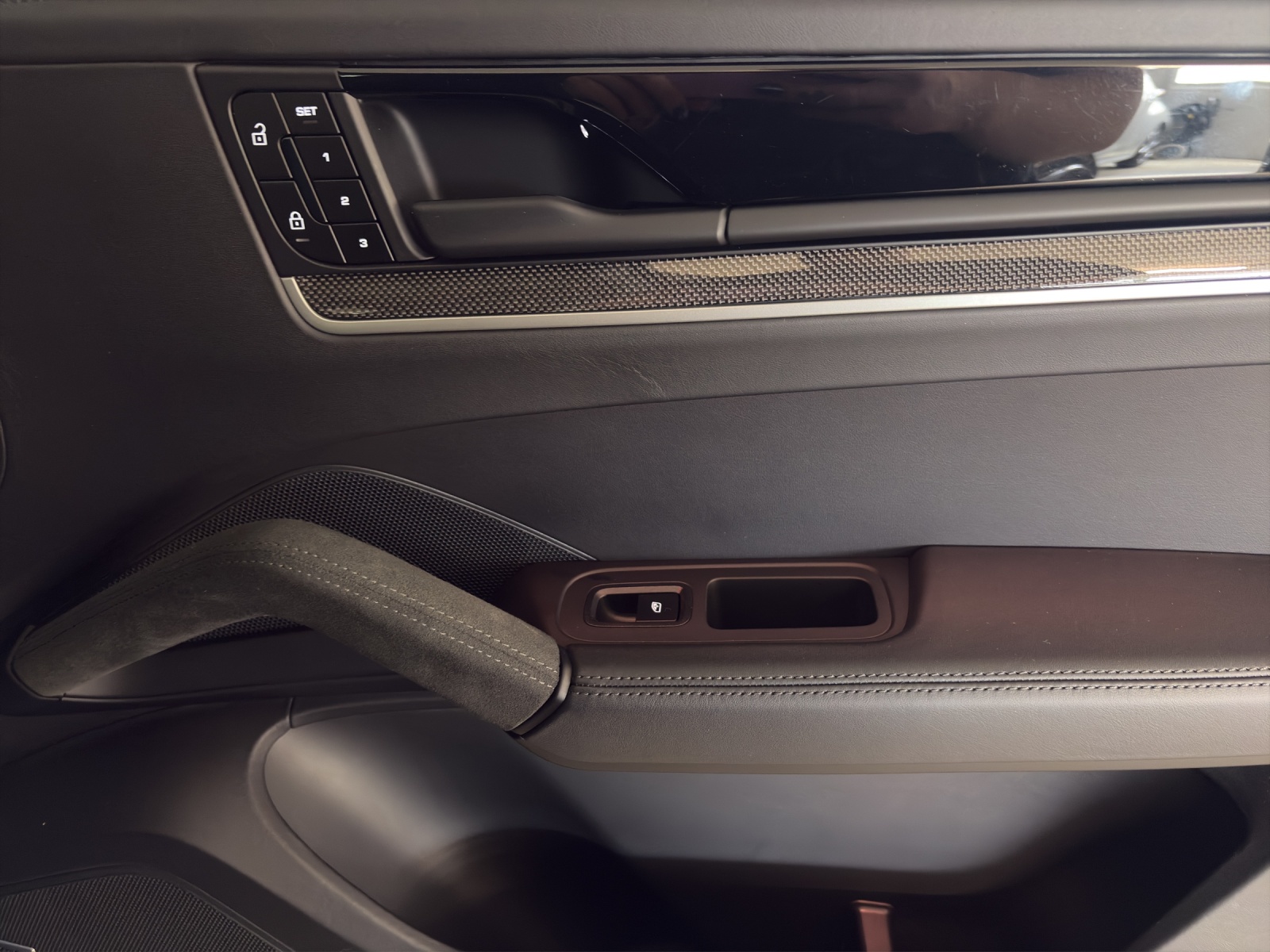 PORSCHE CayenneCoupé E-Hybrid Tip-image-10
