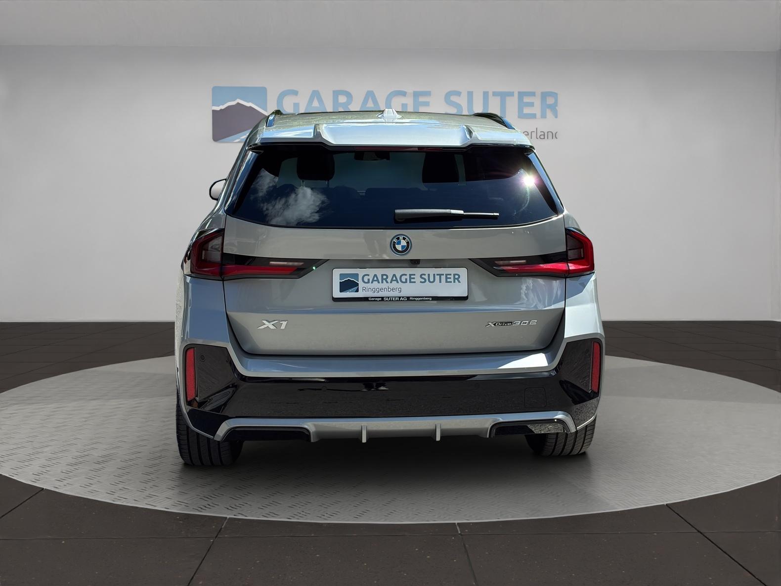 BMW X1 30e xDrive paddles-showroom-element-3