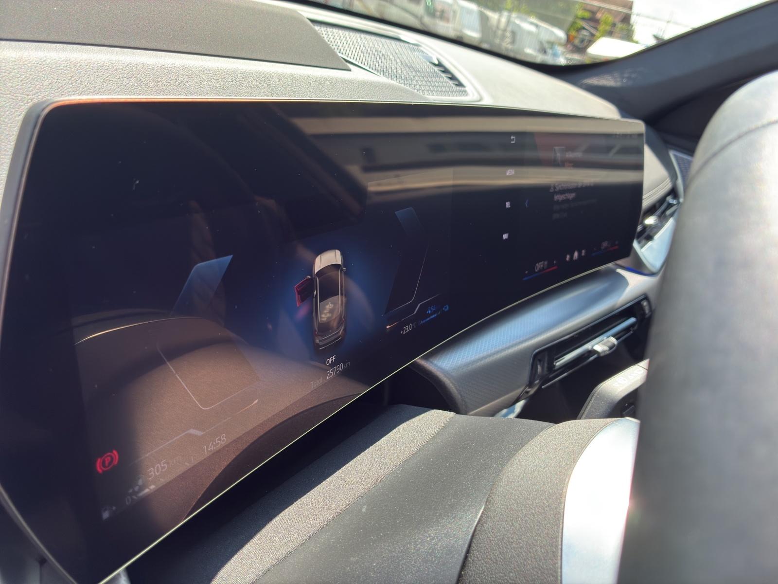BMW X1 30e xDrive paddles-image-12