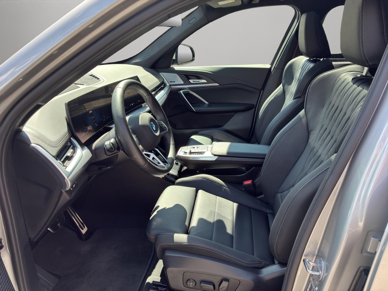 BMW X1 30e xDrive paddles-image-8