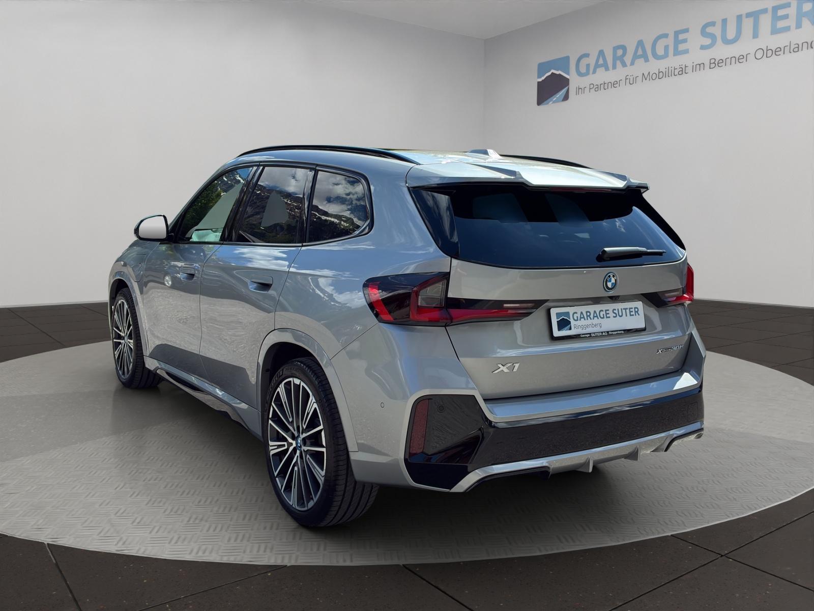 BMW X1 30e xDrive paddles-showroom-element-2