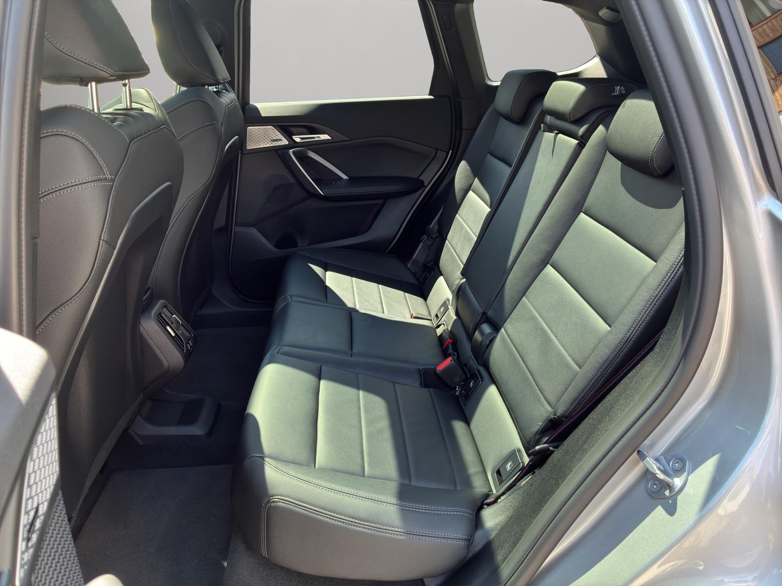 BMW X1 30e xDrive paddles-image-9