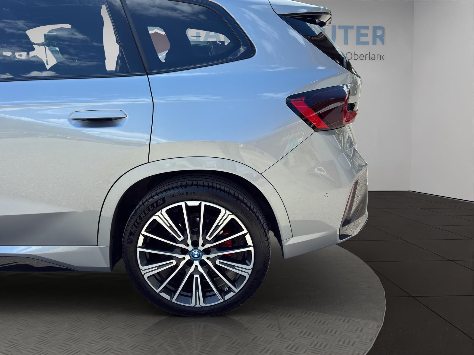 BMW X1 30e xDrive paddles-image-20