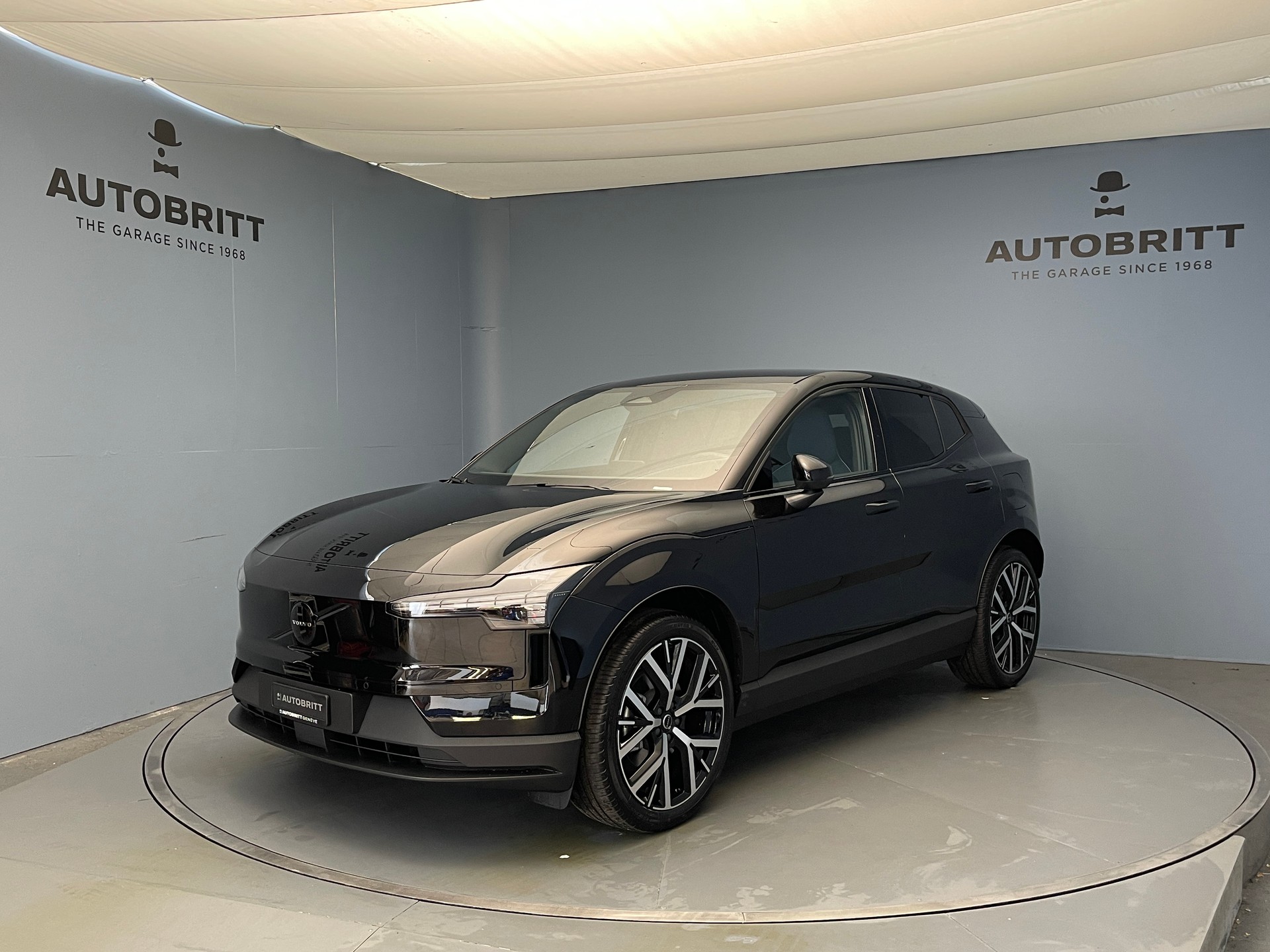 VOLVO EX30 E60 Plus Swiss Black Edition-image-0
