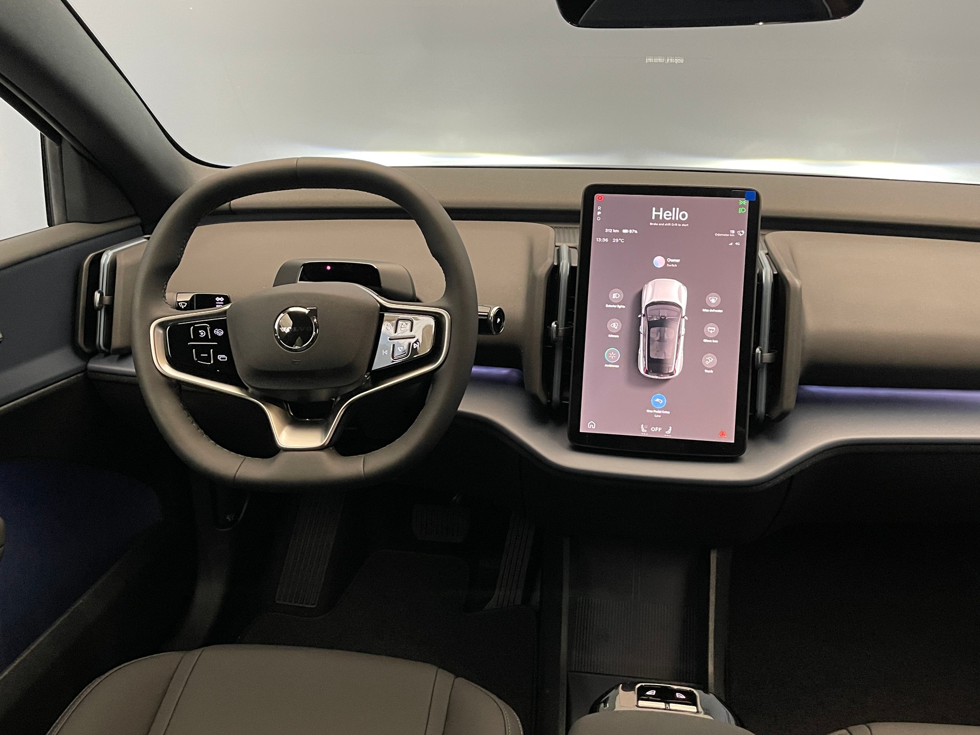 VOLVO EX30 E60 Plus Swiss Black Edition-image-11