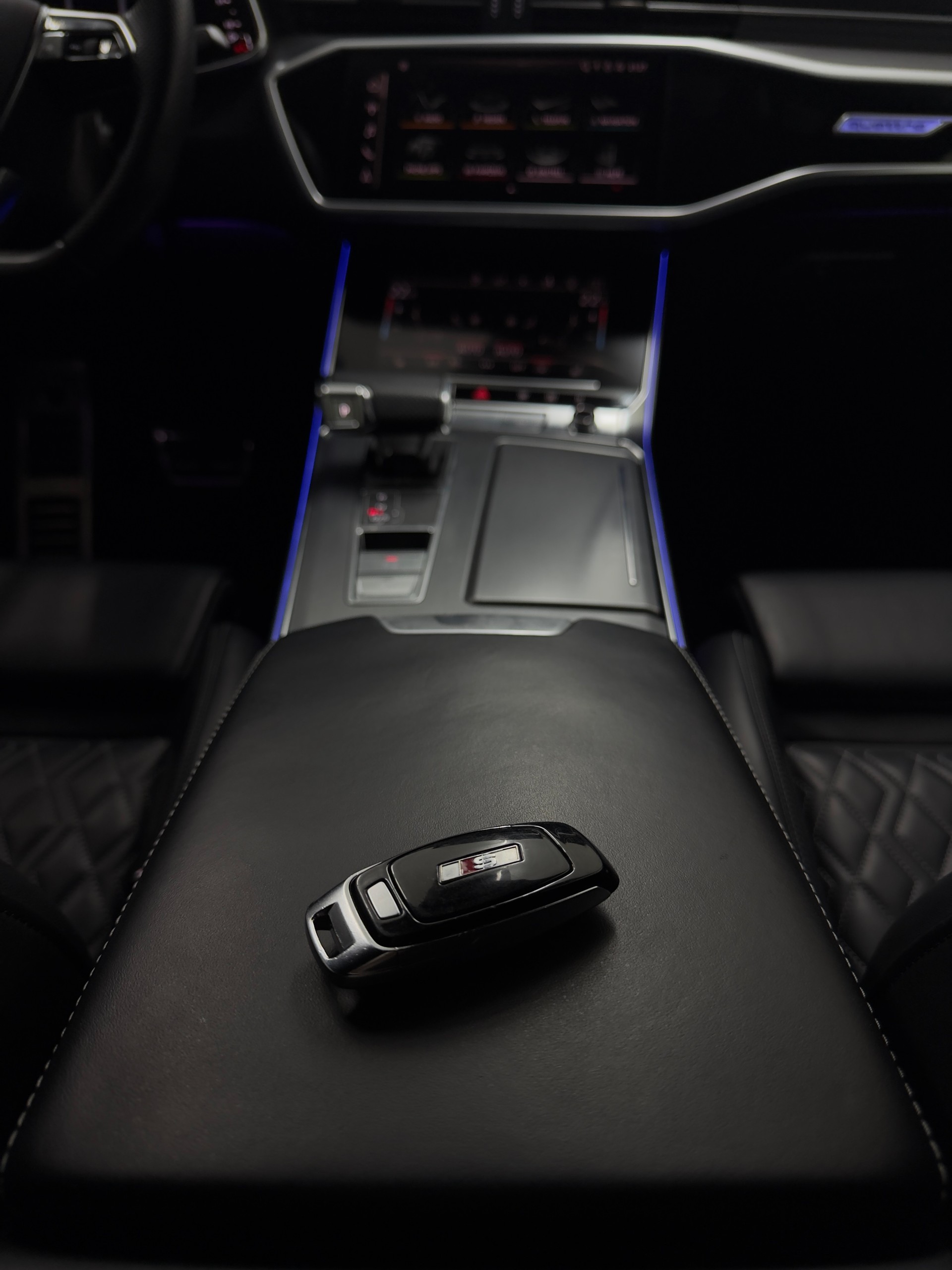 AUDI S7 Sportback TDI quattro S-tronic-image-16