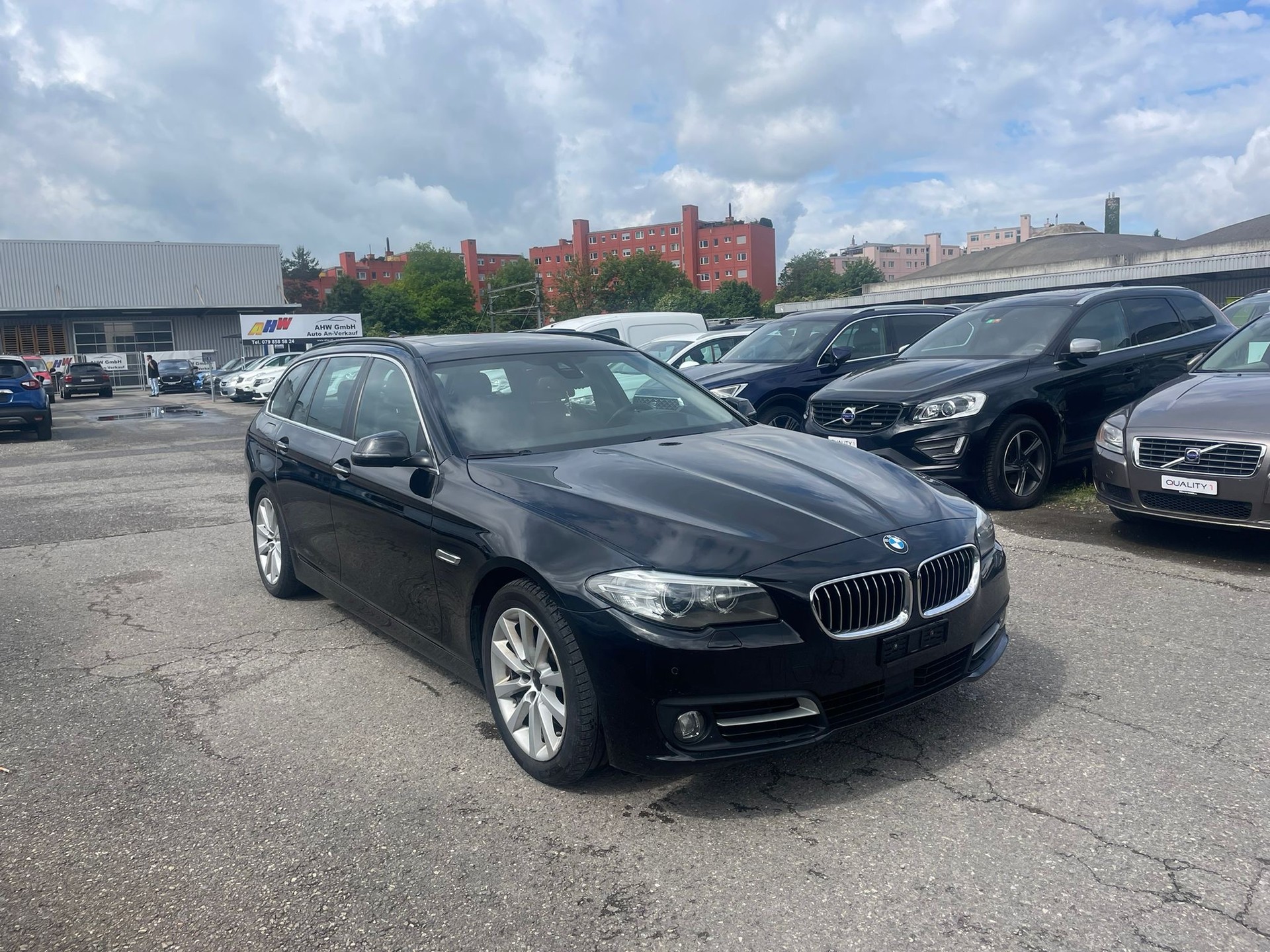 BMW 530d Touring xDrive Luxury Line Steptronic-image-2