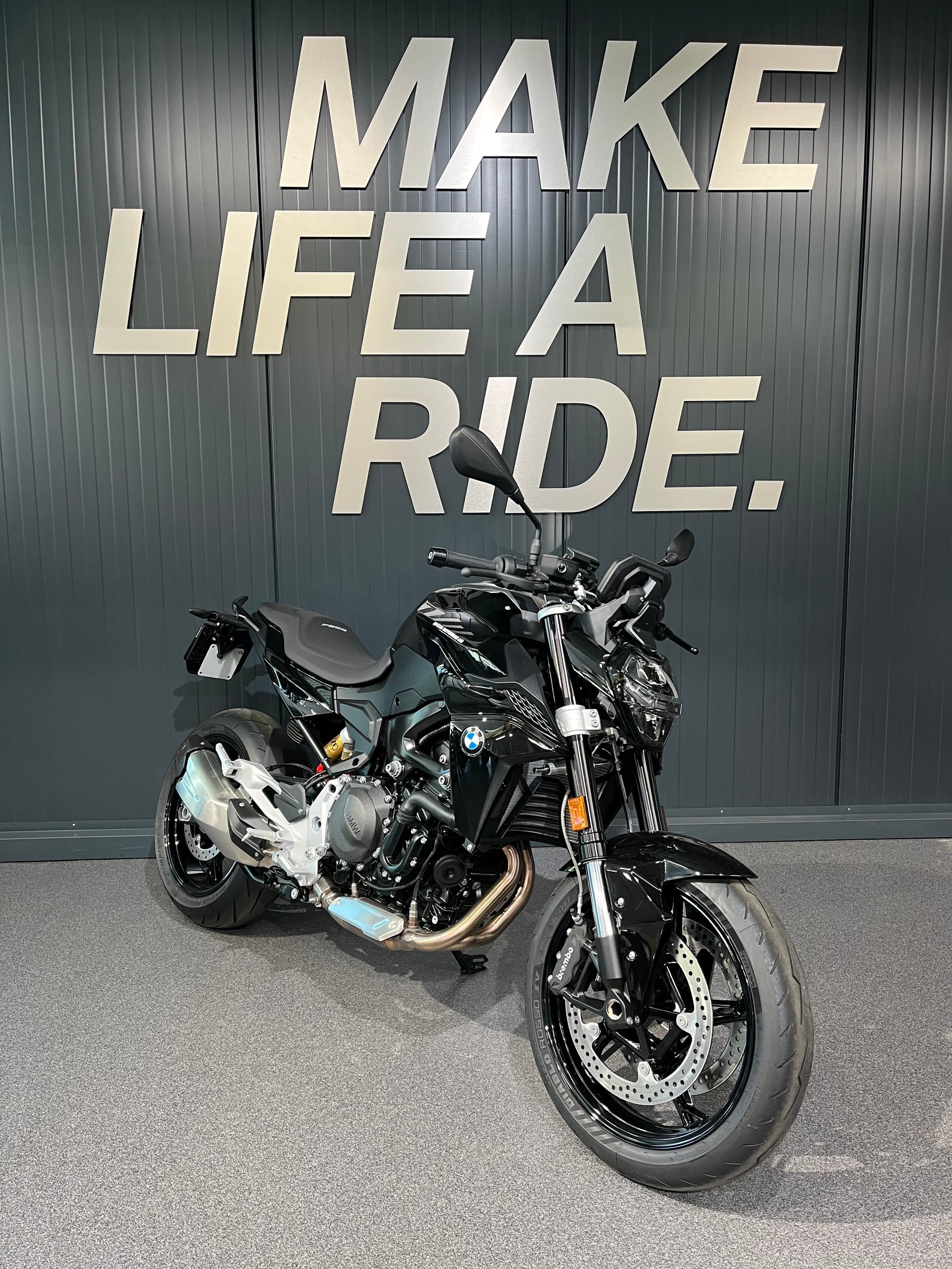 BMW F 900 R A2 (35kW)-showroom-element-1