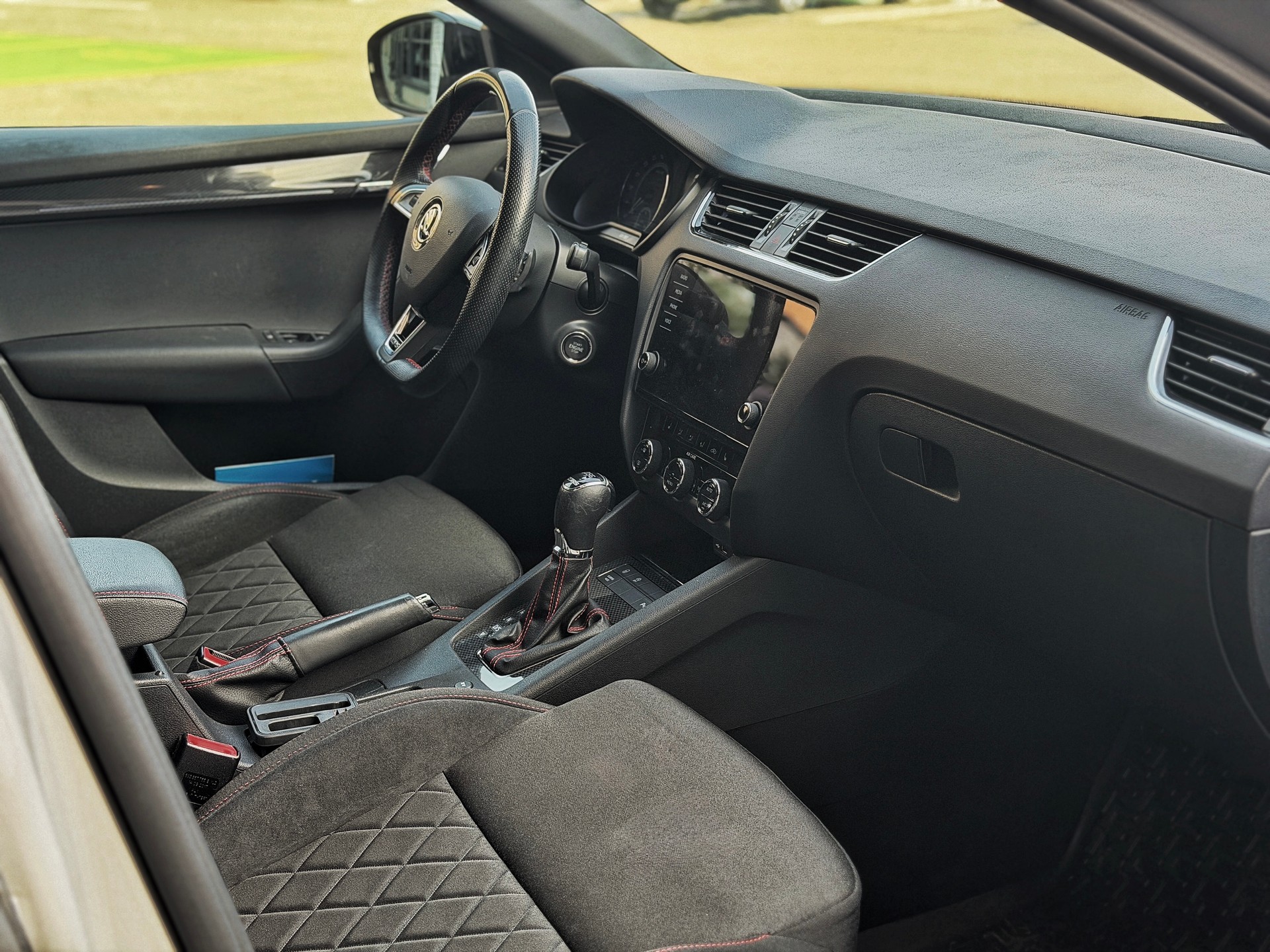 SKODA Octavia Combi 2.0 TDI RS 4x4 DSG-image-24