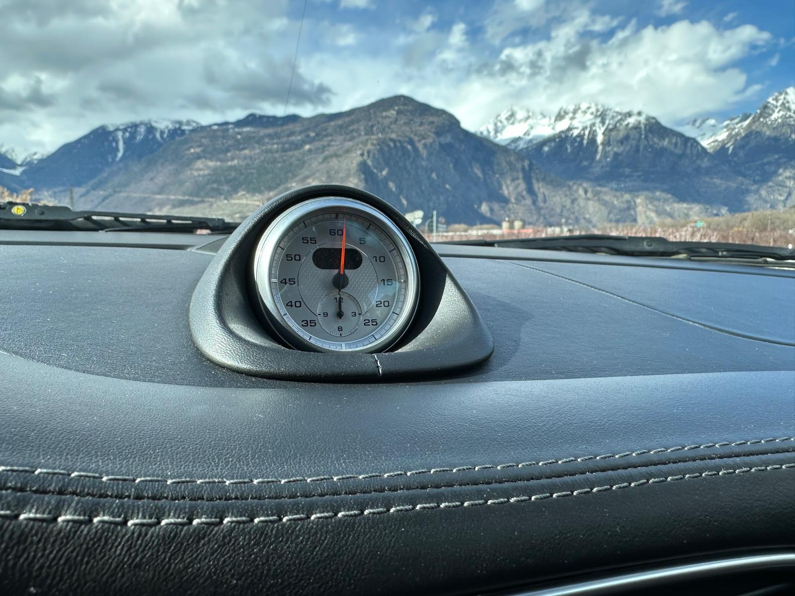 PORSCHE 911 Carrera 4S-image-2