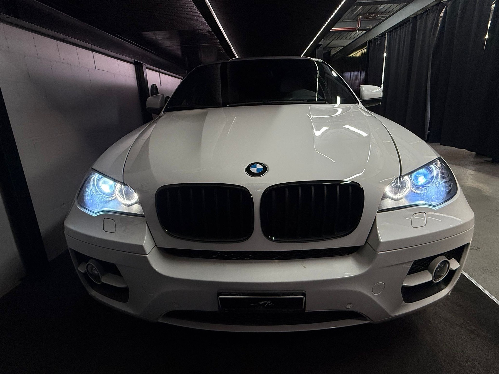 BMW X6 xDrive 40d Steptronic / Wunderschöne Konfiguration-showroom-element-2