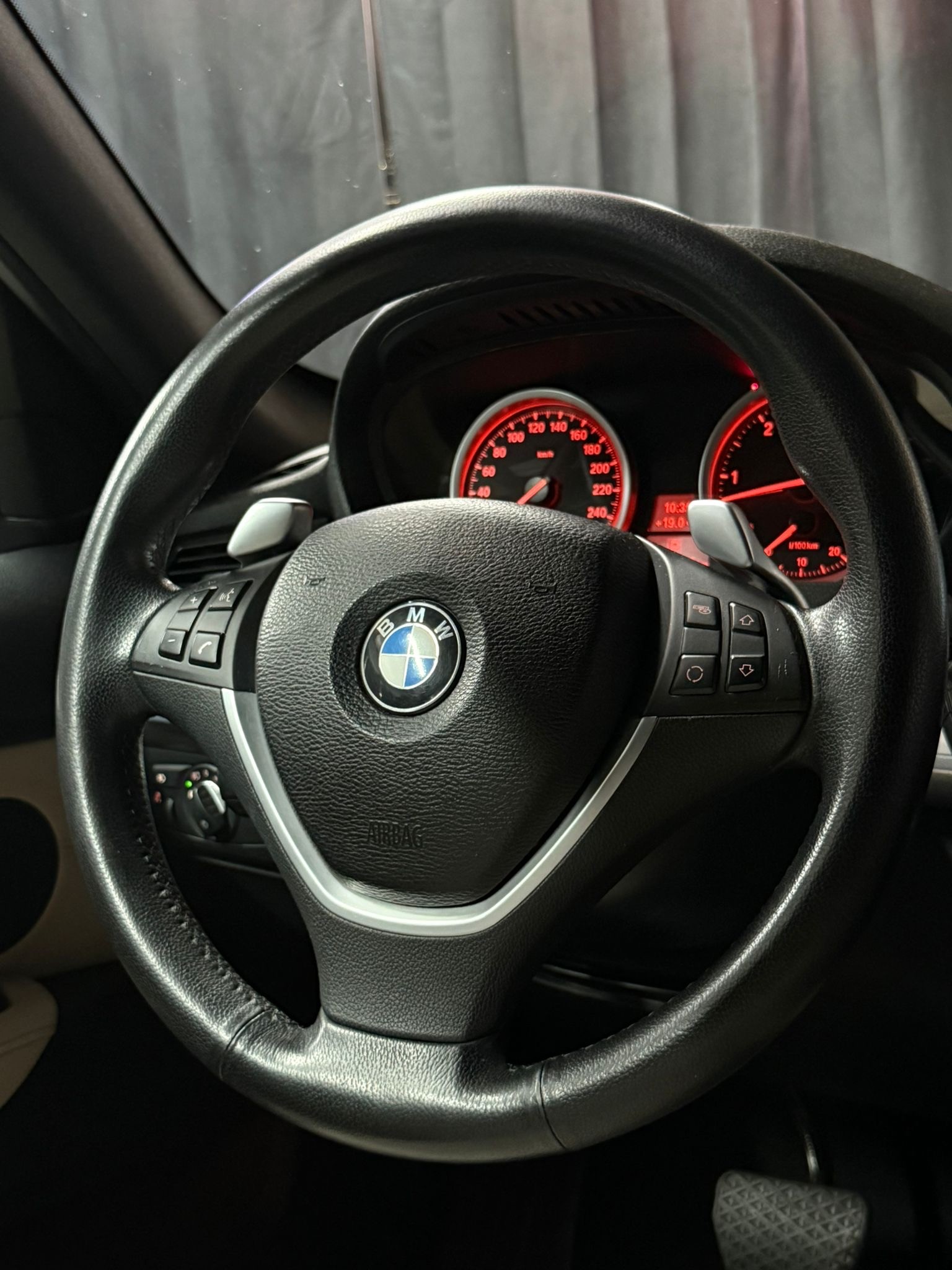 BMW X6 xDrive 40d Steptronic / Wunderschöne Konfiguration-image-15